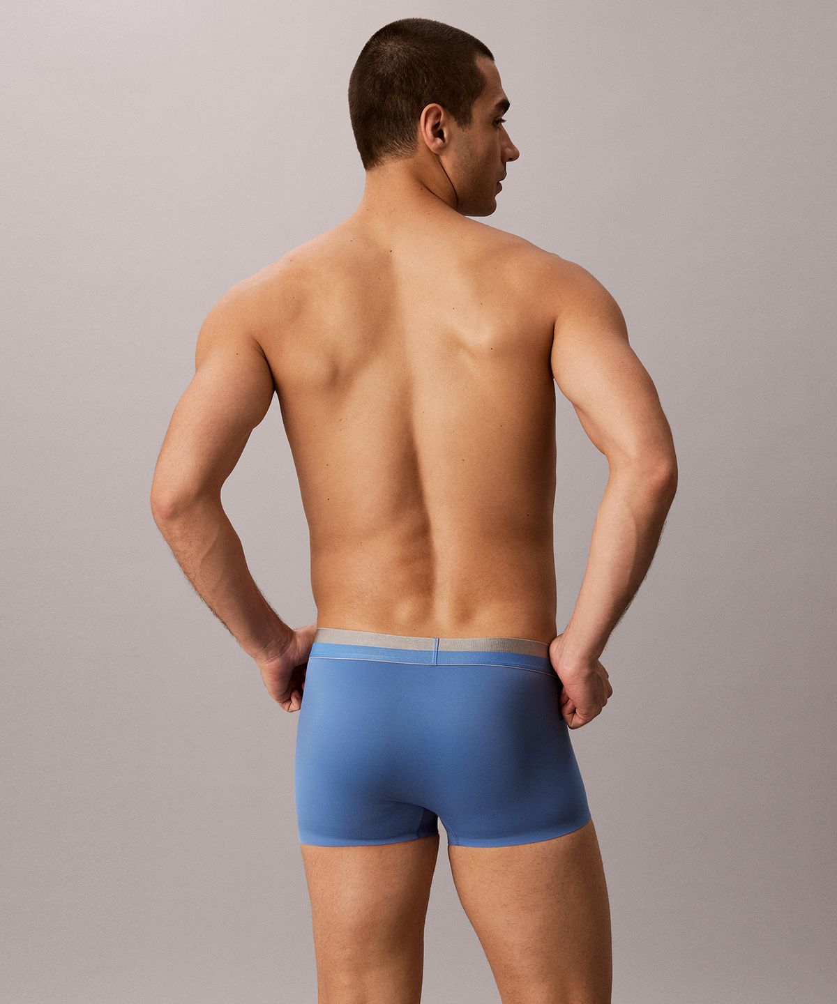 캘빈클라인 언더웨어(CALVIN KLEIN UNDERWEAR) 남성 브러시드 마이크로파이버 스트레치 로우 라이즈 트렁크_NB4676C2L