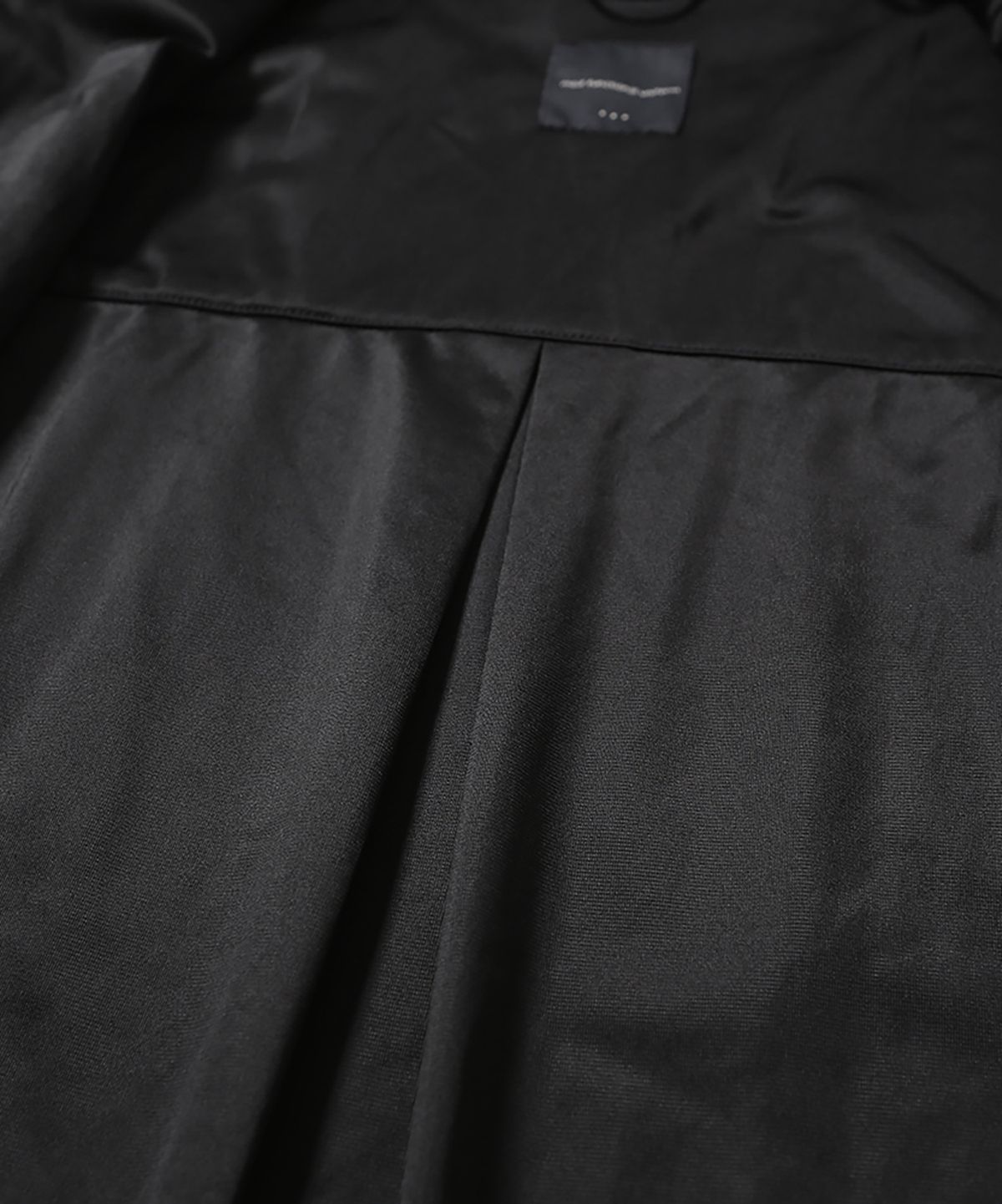 모이프(MOIF) [AW26] WARM UP WORKER SHIRT / BLACK