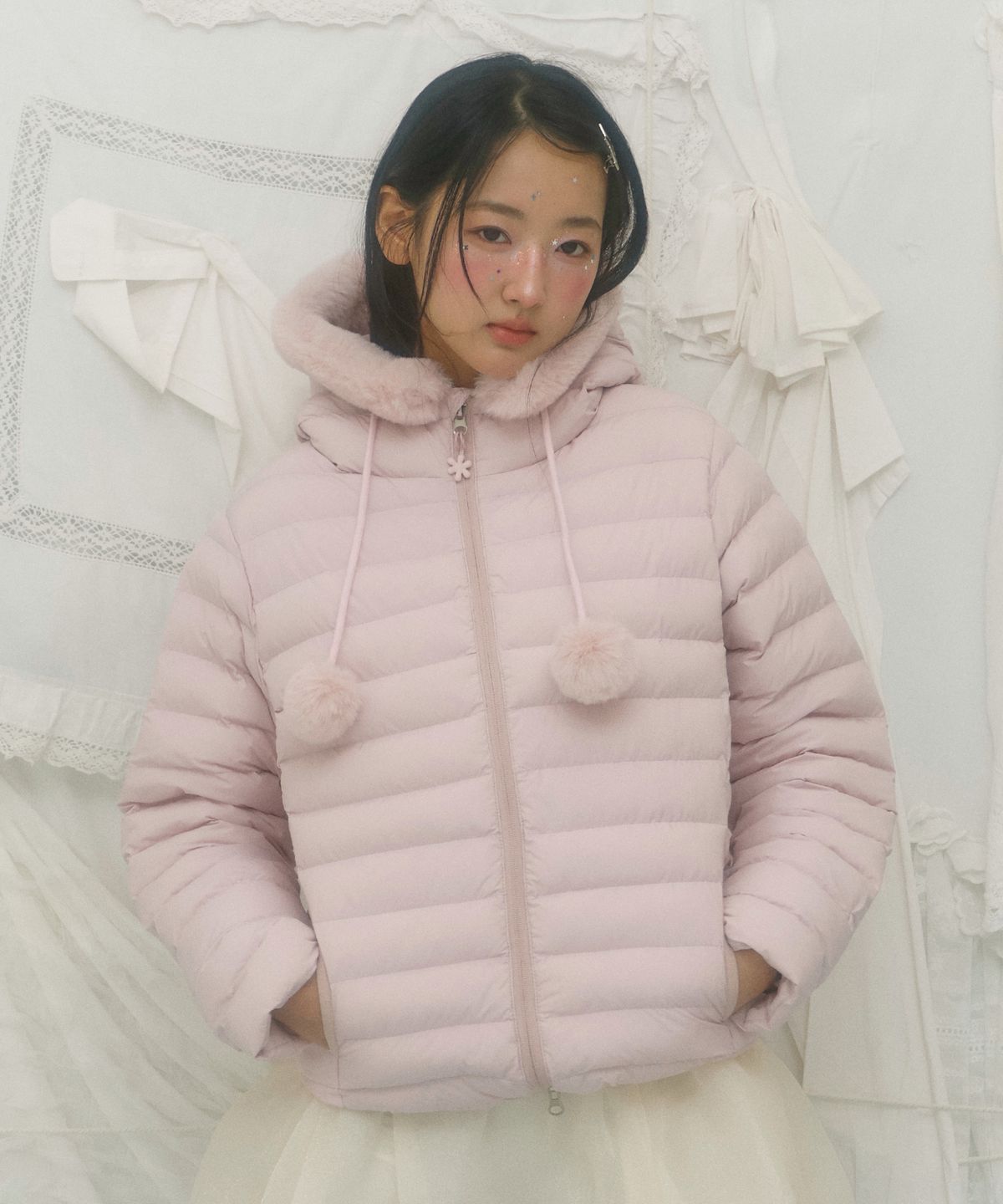 엘엠알(LMR) [소프트 에어필] 퍼 트리밍 폼폼 후드 경량 패딩 PINK