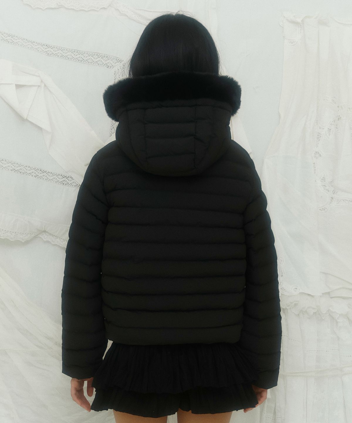 엘엠알(LMR) [소프트 에어필] 퍼 트리밍 폼폼 후드 경량 패딩 BLACK