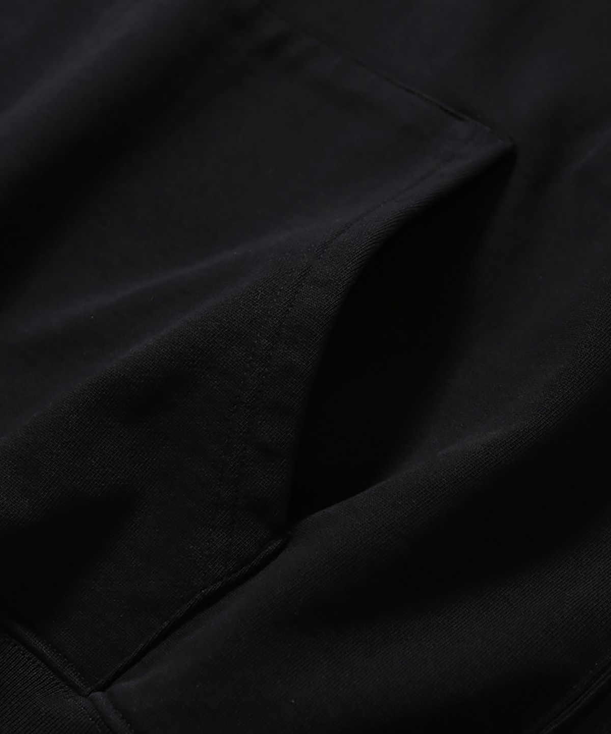 모이프(MOIF) [AW26] DWELLER POPOVER SWEAT HOODIE / BLACK