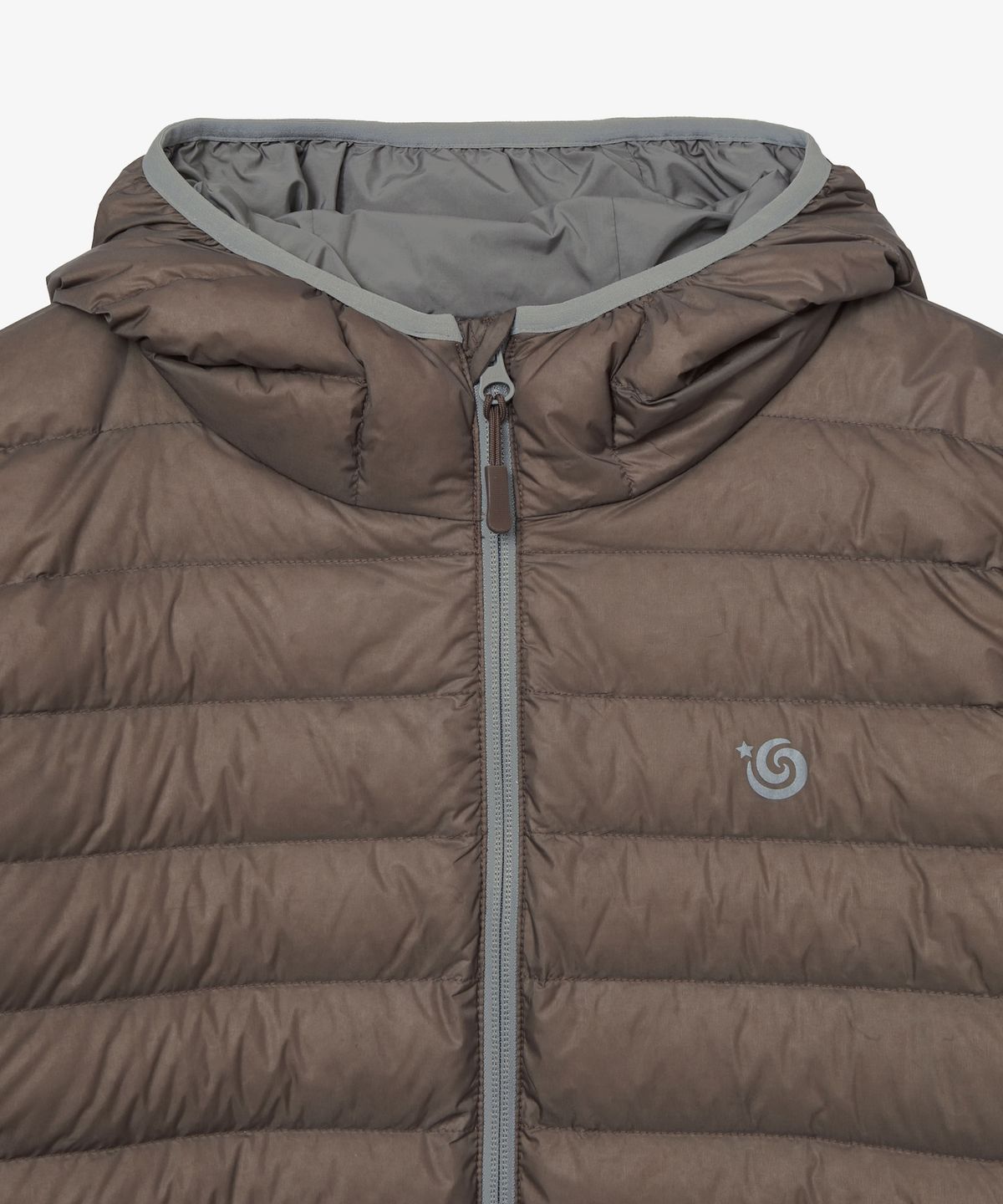 에이이에이이(AEAE) SYMBOL LIGHT DOWN JACKET [BROWN]