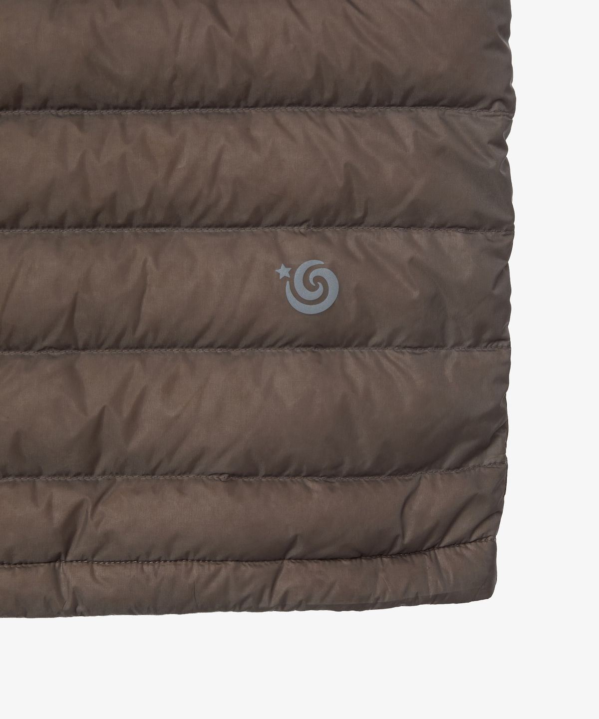 에이이에이이(AEAE) SYMBOL LIGHT DOWN JACKET [BROWN]