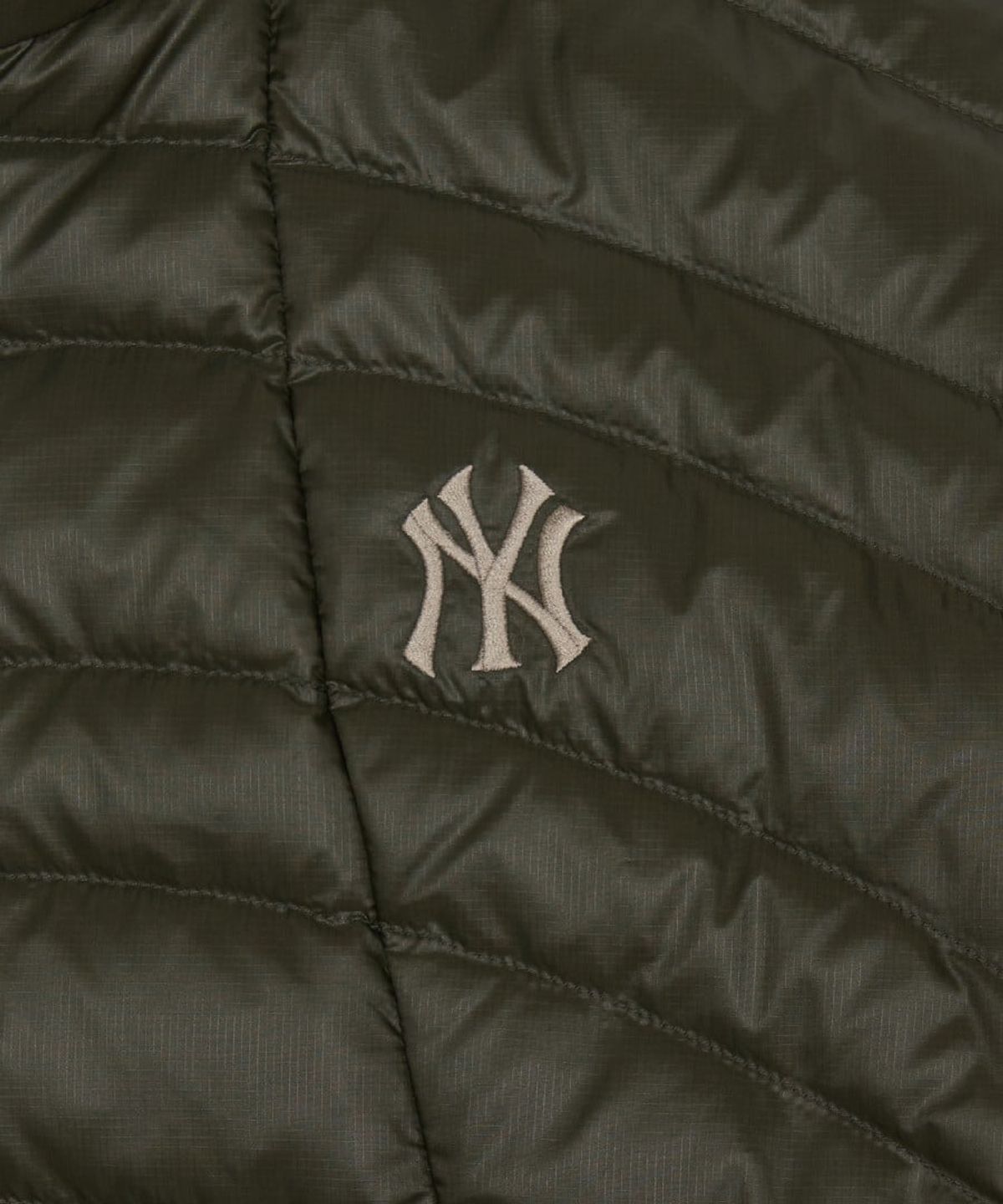 엠엘비(MLB) 고프코어 스텐넥 패커블 경량 커브패딩 NY (D.Khaki)