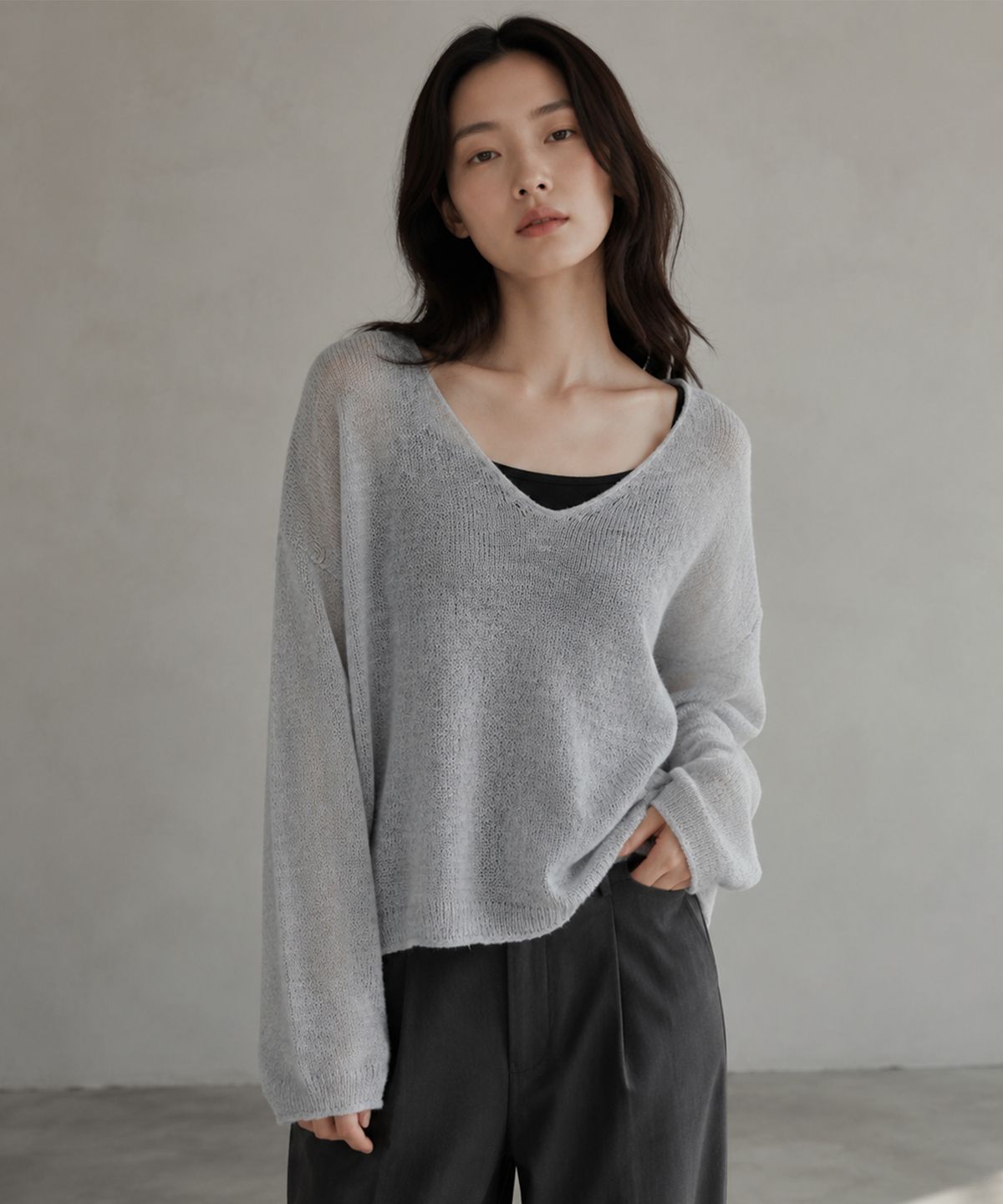 모아(MOAA) Sheer Loose V-Neck Knit (Light gray)