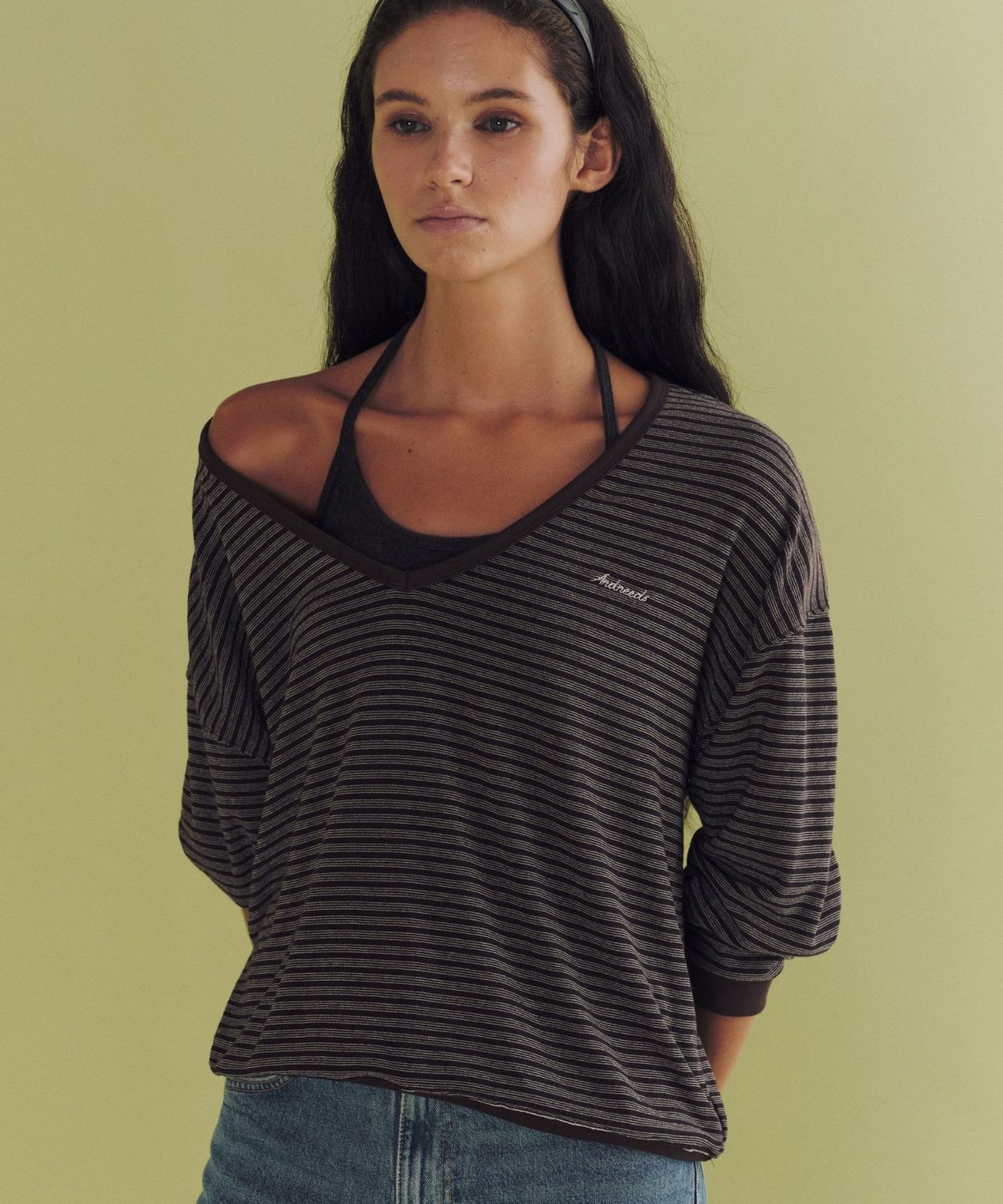 앤니즈(ANDNEEDS) Mild stripe deep v-neck top (brown)