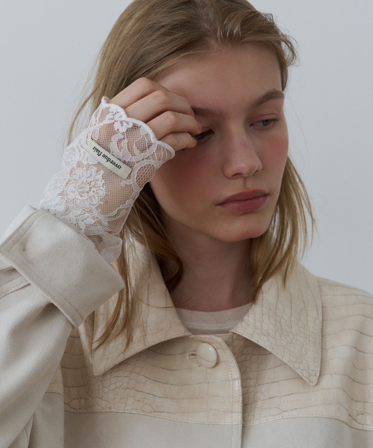 오버듀플레어(OVERDUEFLAIR) SOFT SUEDE RELAXED HALF JACKET_WHITE