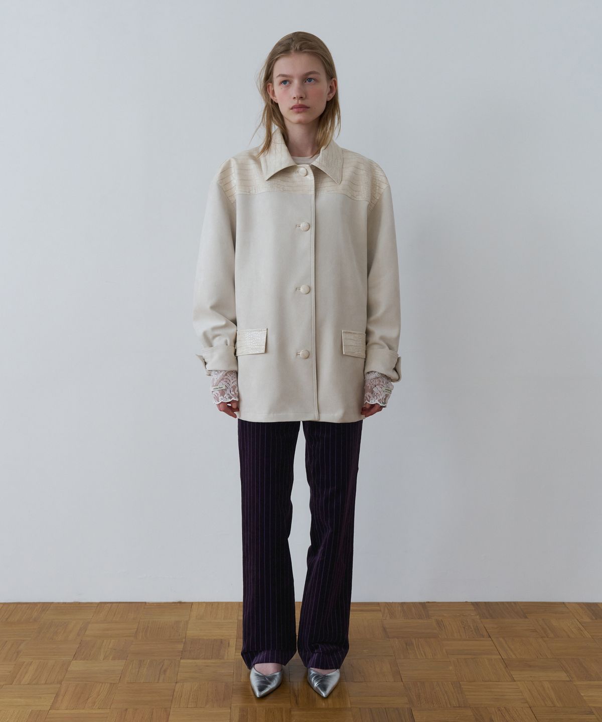 오버듀플레어(OVERDUEFLAIR) SOFT SUEDE RELAXED HALF JACKET_WHITE