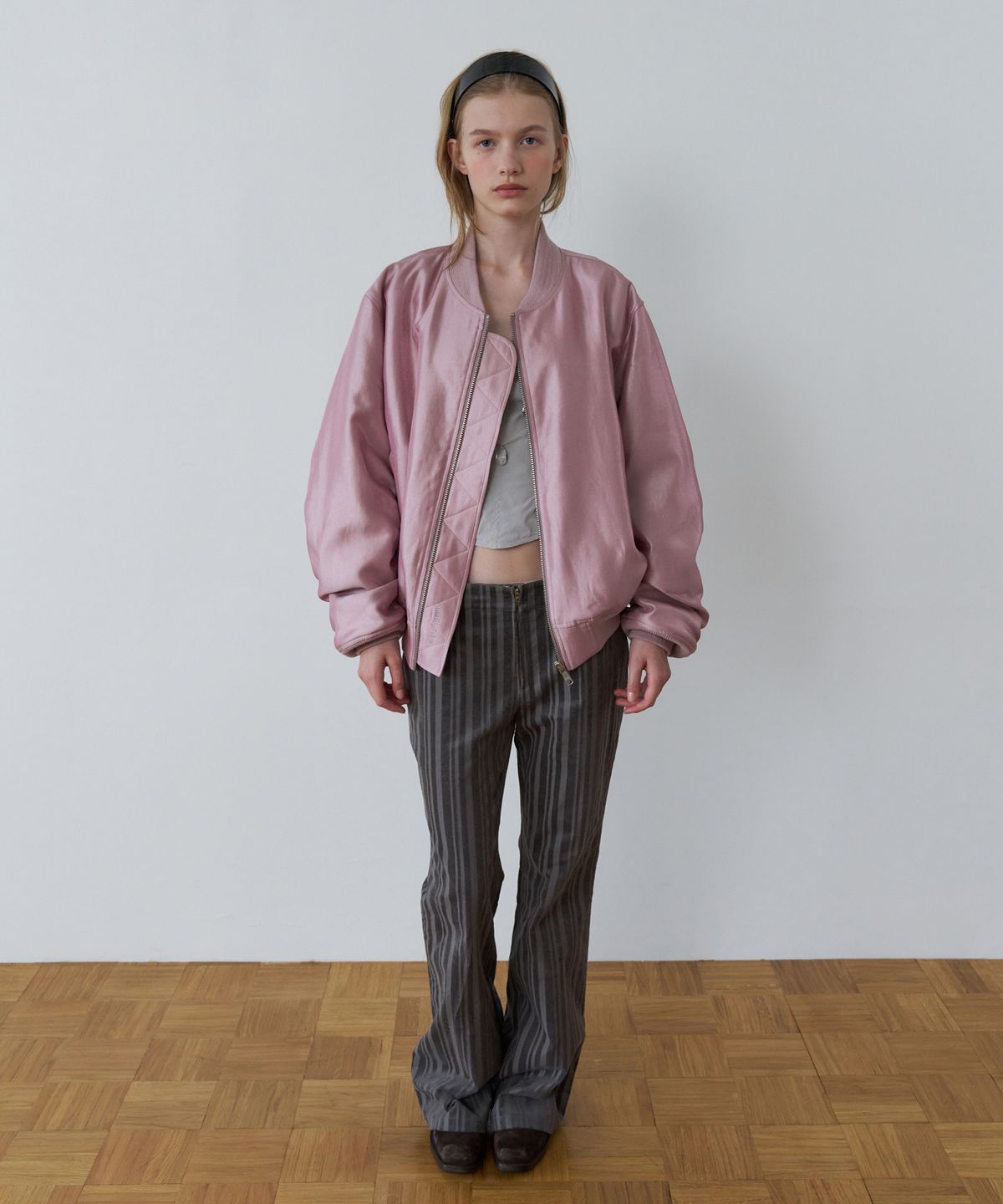 오버듀플레어(OVERDUEFLAIR) SHIMMERING GLOSSY BOMBER_INDI PINK