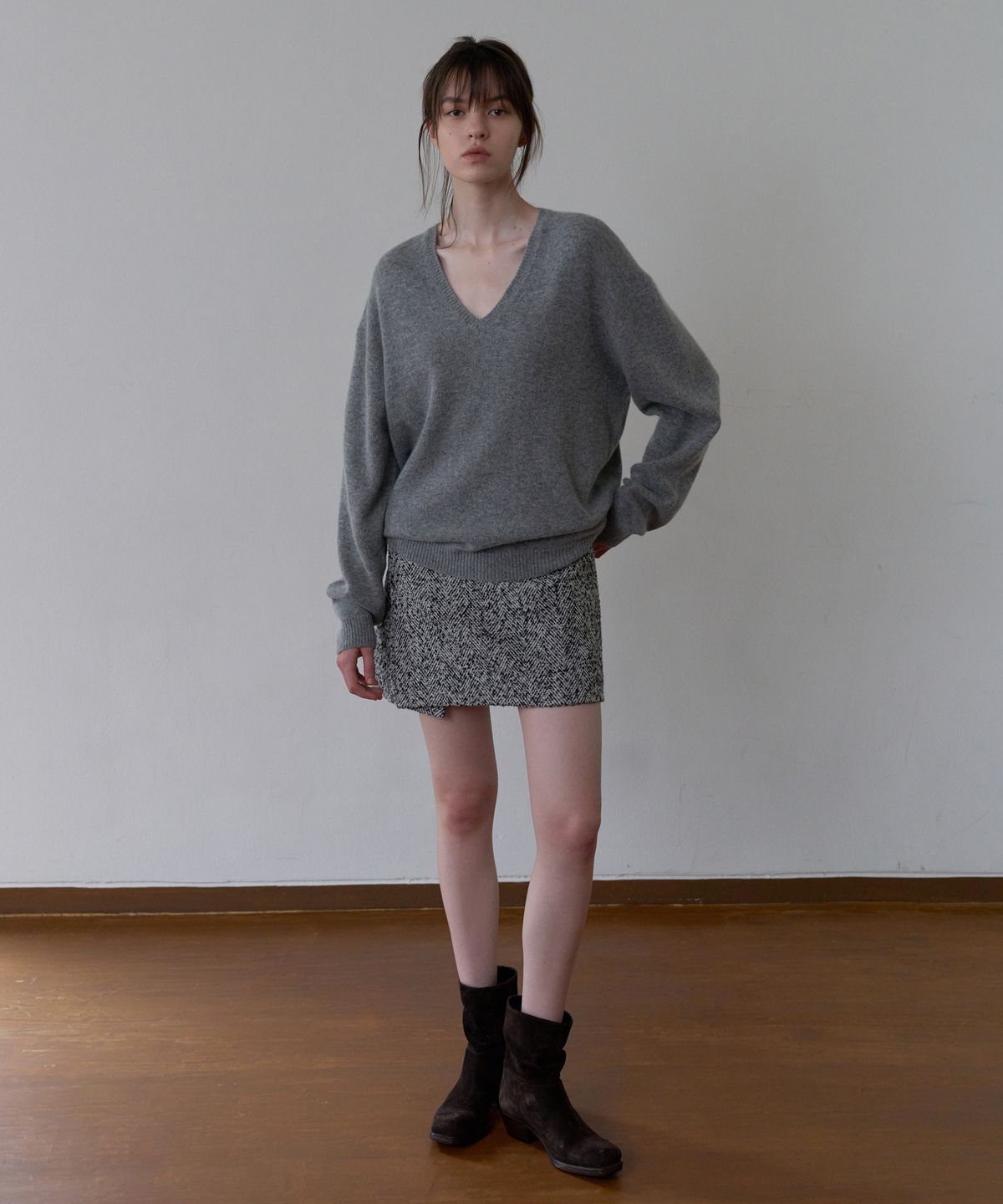 오버듀플레어(OVERDUEFLAIR) RELAXED FIT V-NECK KNIT_MELANGE GREY