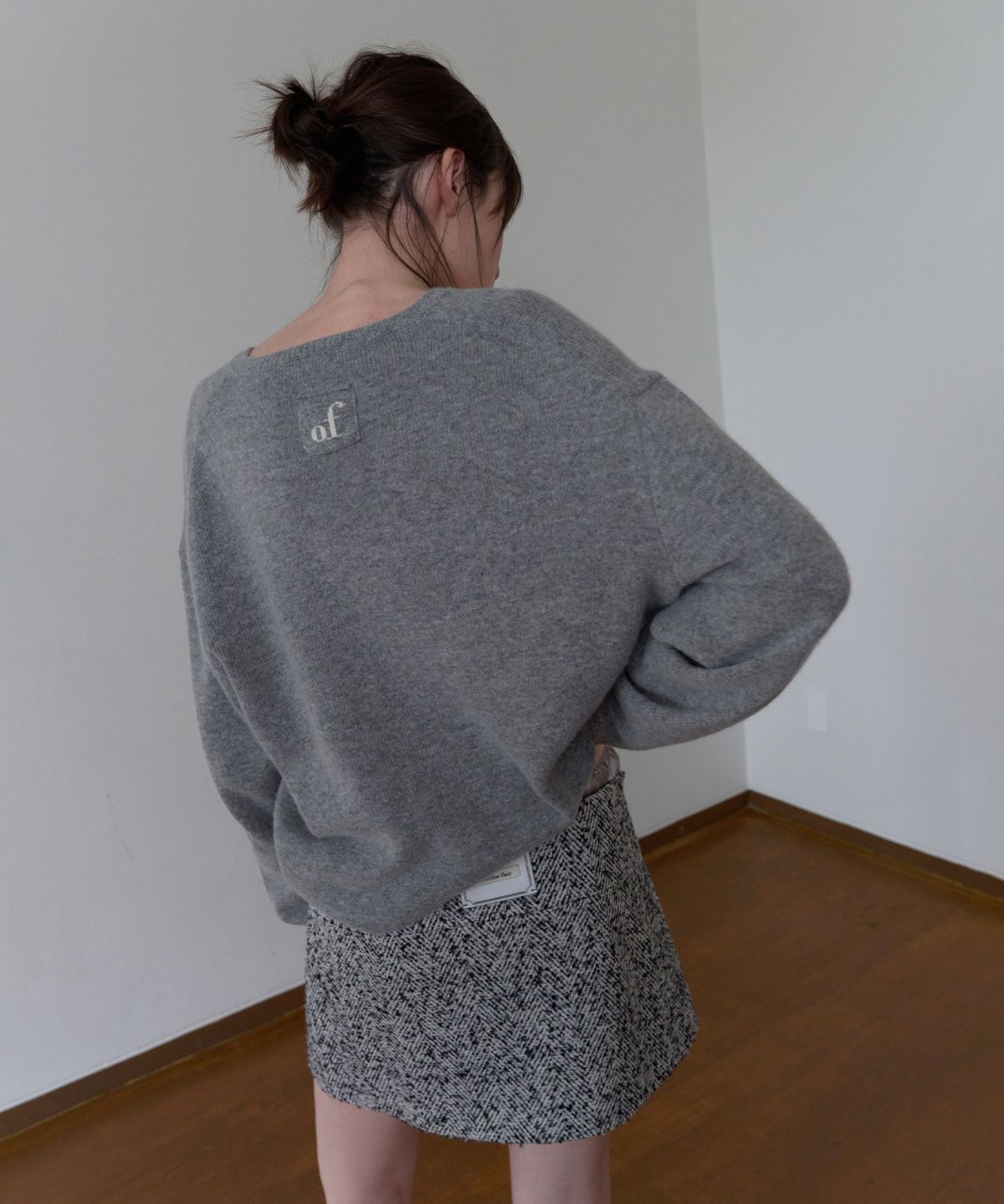 오버듀플레어(OVERDUEFLAIR) RELAXED FIT V-NECK KNIT_MELANGE GREY