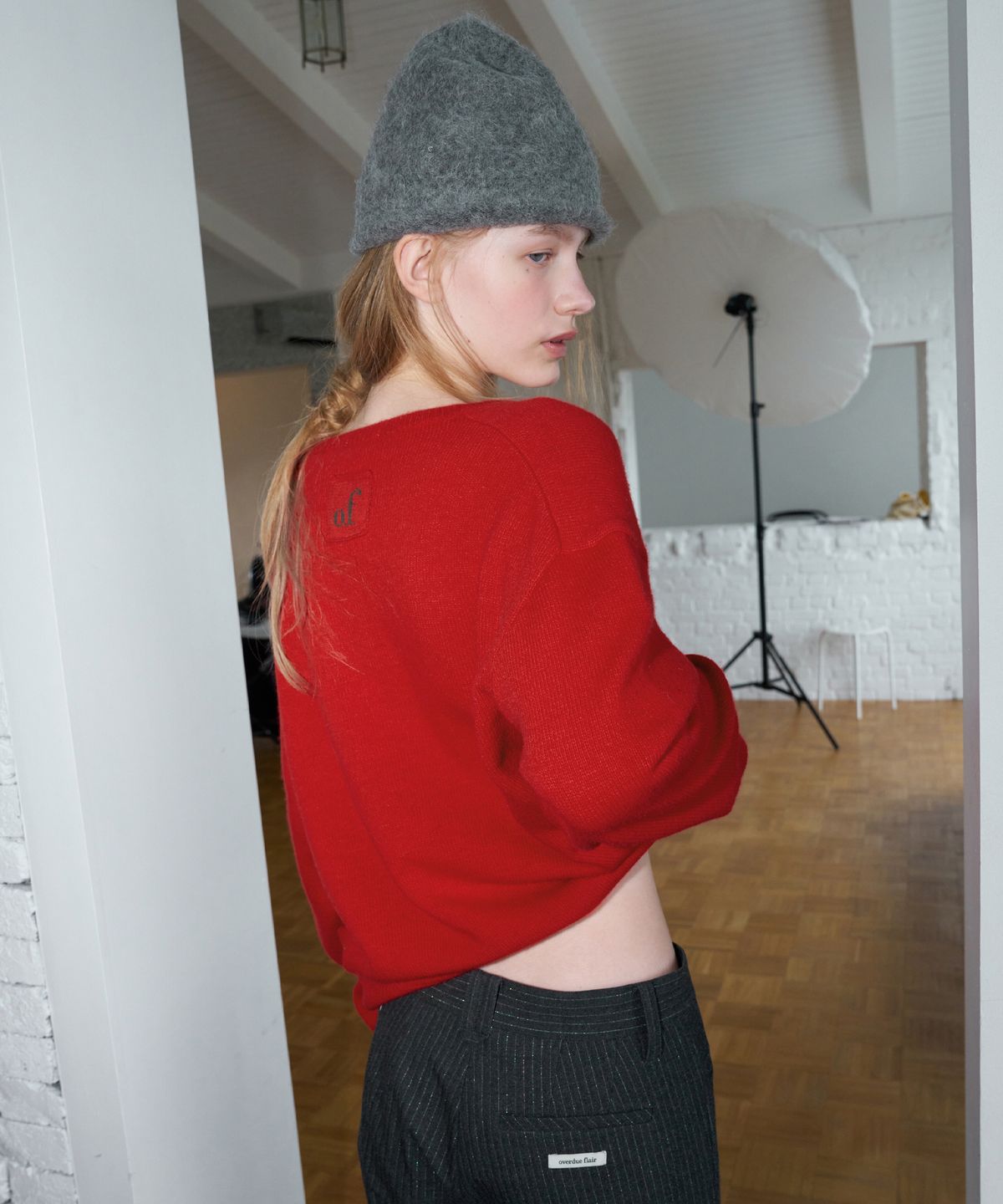오버듀플레어(OVERDUEFLAIR) RELAXED FIT V-NECK KNIT_CHERRY RED