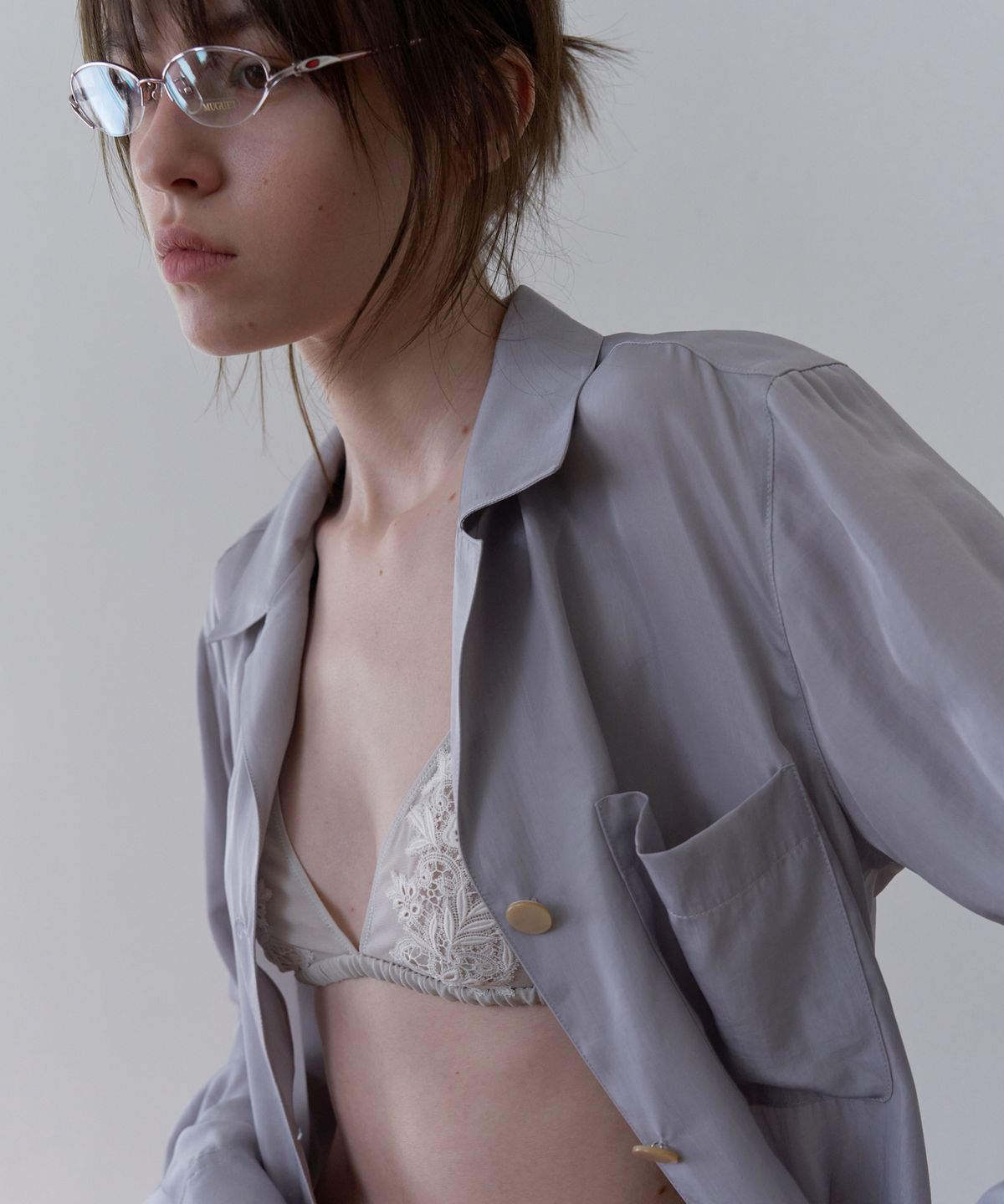 오버듀플레어(OVERDUEFLAIR) SMOOTH TAILORED SILKY BLOUSE_GREY
