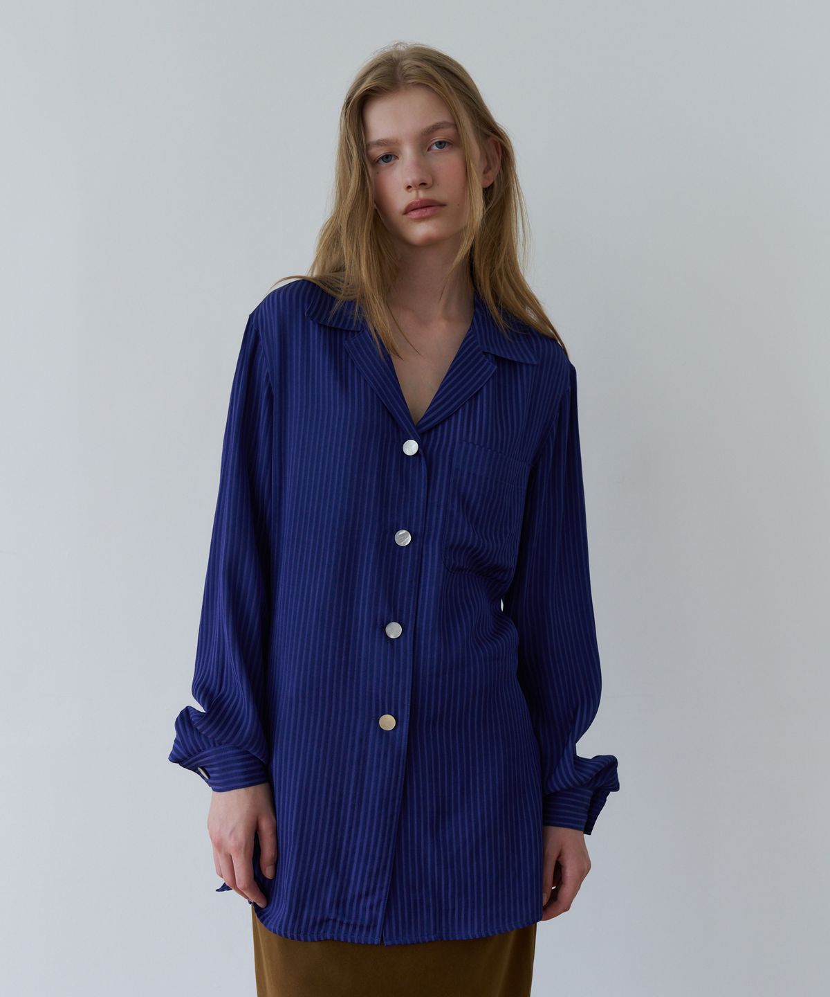오버듀플레어(OVERDUEFLAIR) SMOOTH TAILORED SILKY BLOUSE_ROYAL BLUE