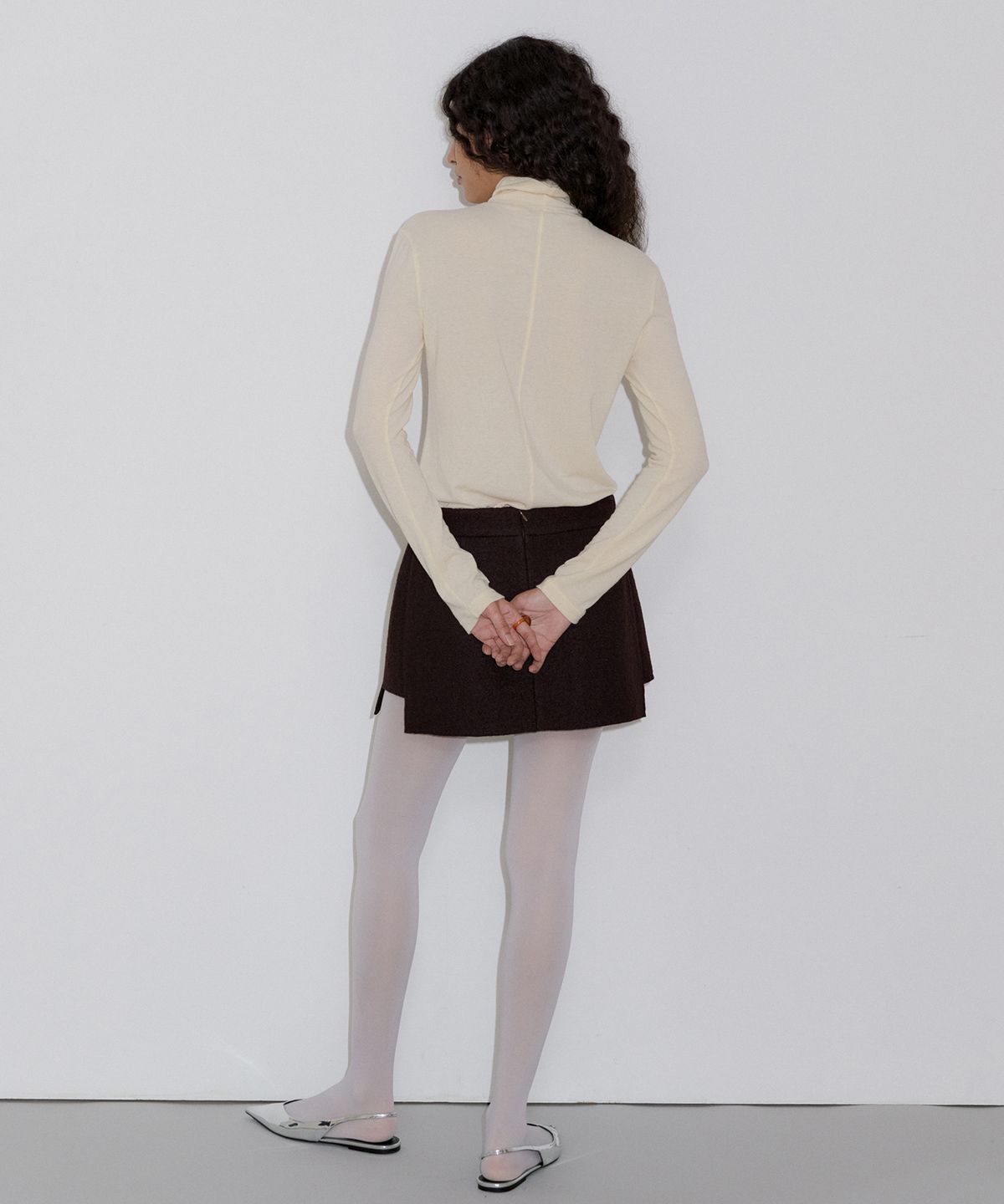 오버듀플레어(OVERDUEFLAIR) SLIM-FIT WOOL TURTLENECK T-SHIRT_IVORY