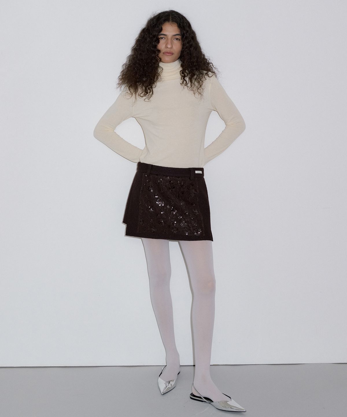 오버듀플레어(OVERDUEFLAIR) SLIM-FIT WOOL TURTLENECK T-SHIRT_IVORY