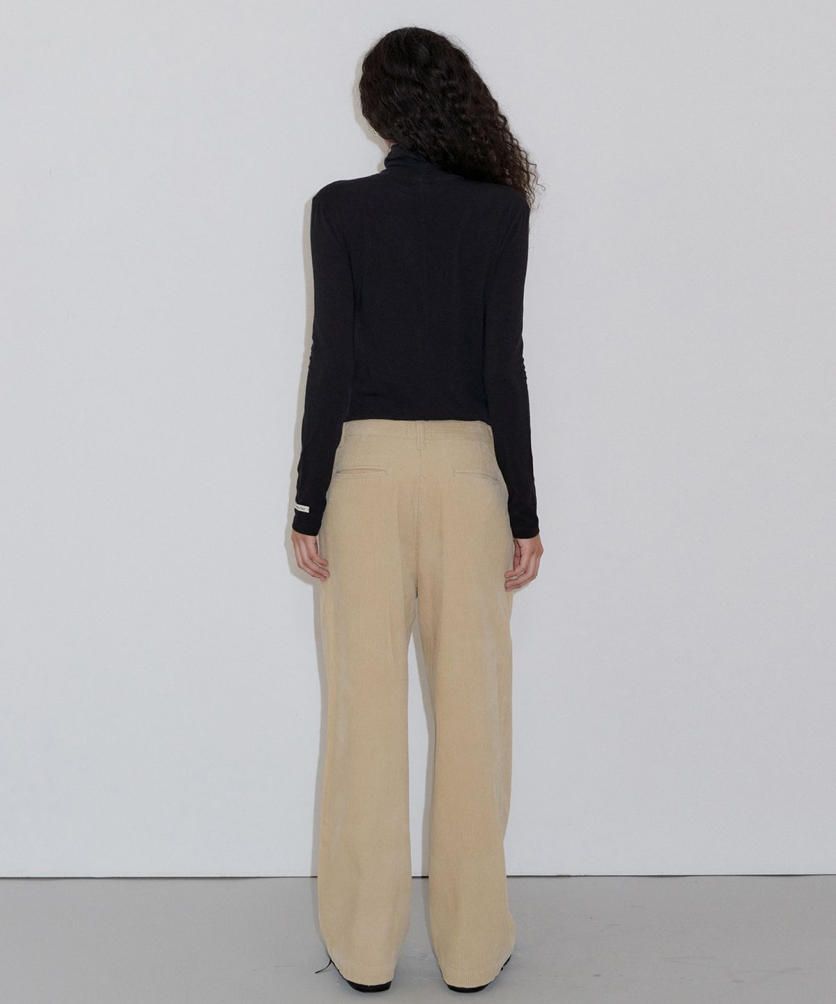 오버듀플레어(OVERDUEFLAIR) SLIM-FIT WOOL TURTLENECK T-SHIRT_BLACK