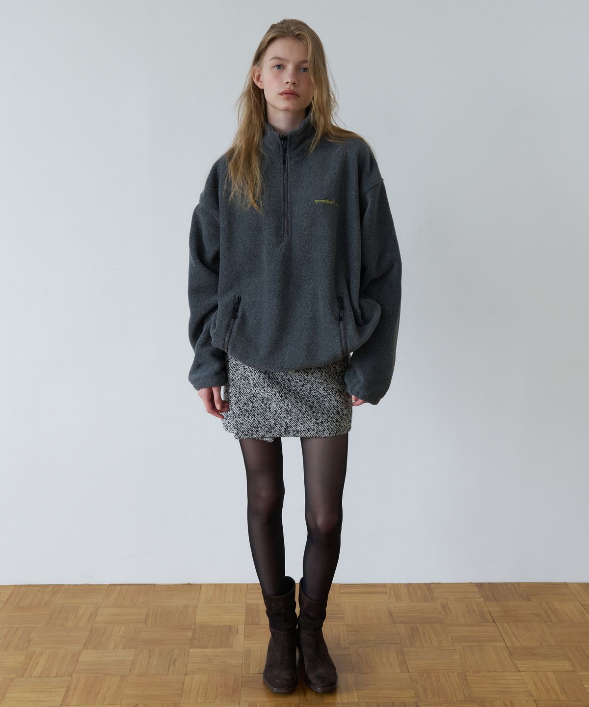 오버듀플레어(OVERDUEFLAIR) HALF-ZIP FLEECE TOP_DARK GREY