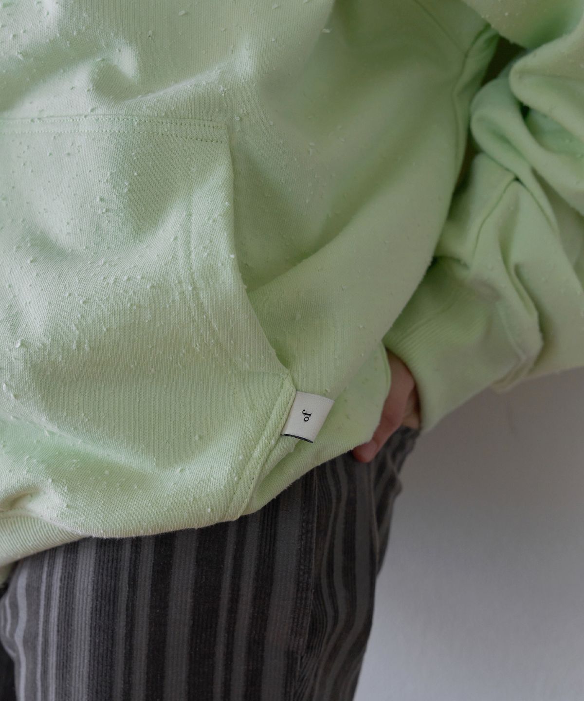 오버듀플레어(OVERDUEFLAIR) DAMAGED WASHED ZIP-UP HOODIE_APPLE GREEN