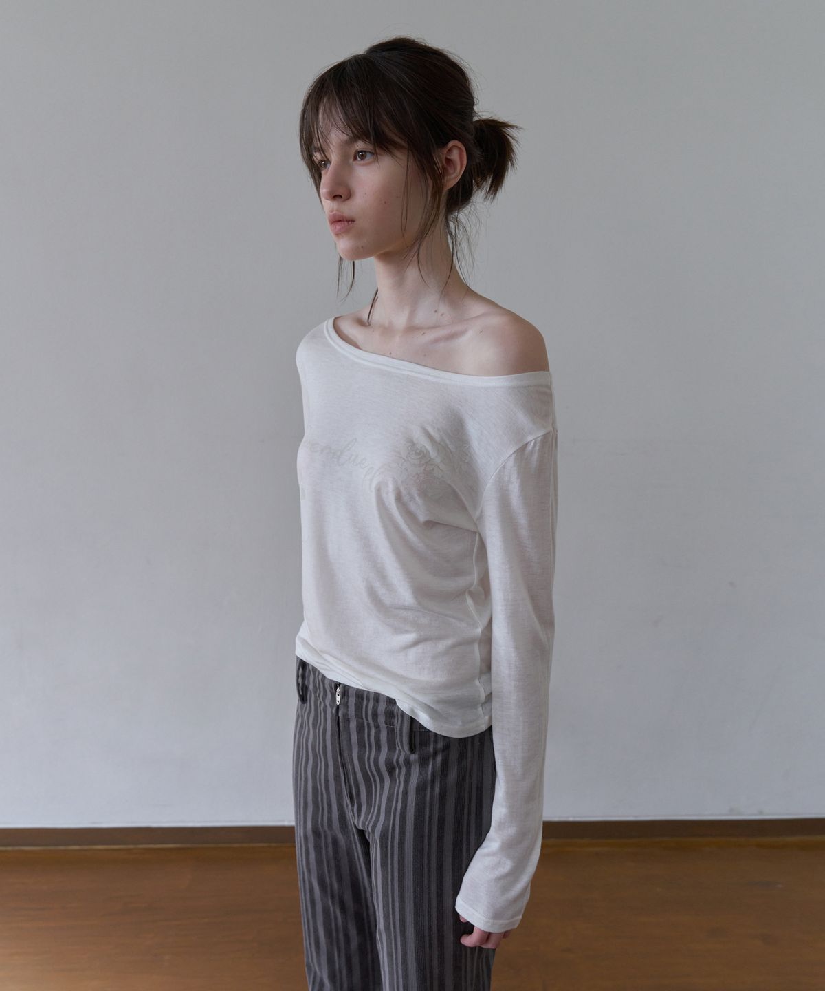 오버듀플레어(OVERDUEFLAIR) BOAT-NECK SLIM FIT T-SHIRT_IVORY