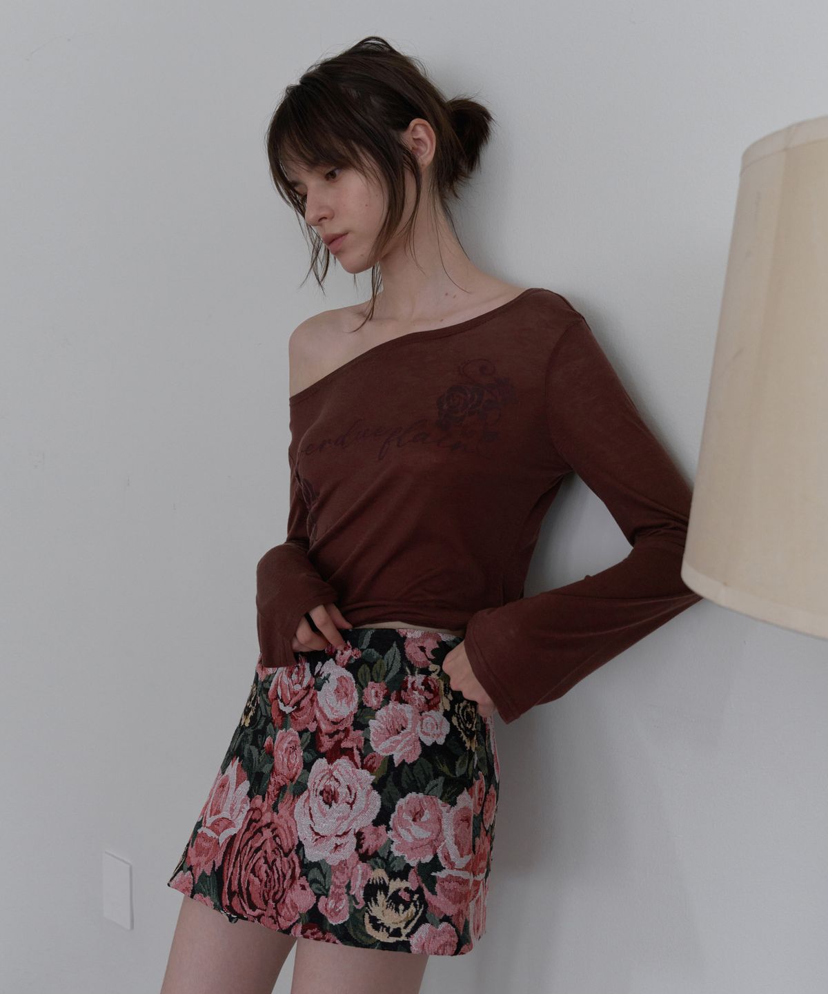 오버듀플레어(OVERDUEFLAIR) BOAT-NECK SLIM FIT T-SHIRT_RED BROWN