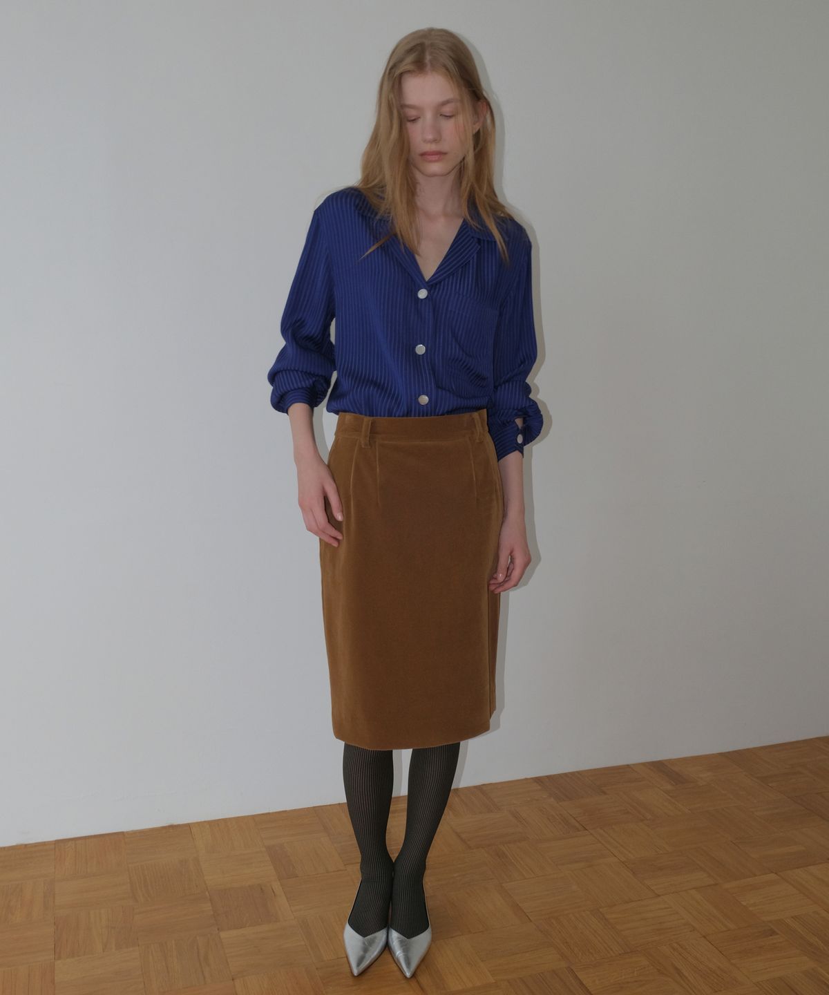 오버듀플레어(OVERDUEFLAIR) RETRO-MOOD MID SKIRT_VINTAGE CAMEL