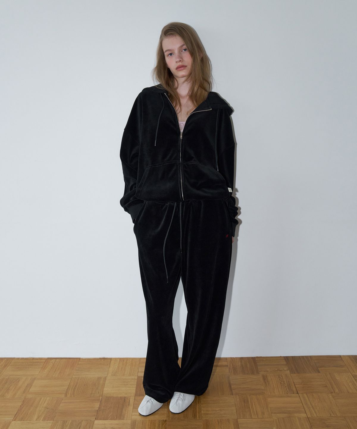 오버듀플레어(OVERDUEFLAIR) VELVET BANDED WIDE PANTS_BLACK