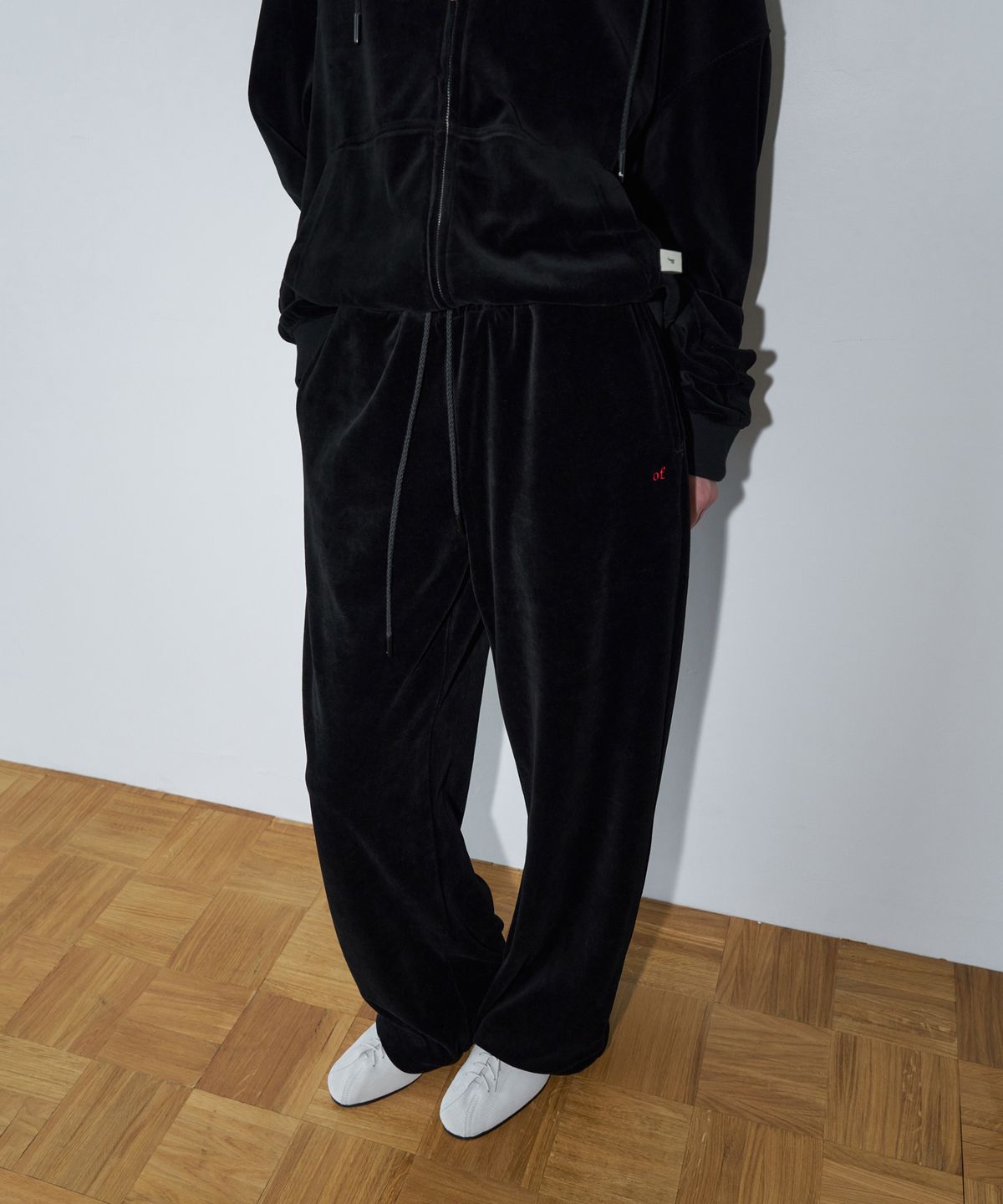 오버듀플레어(OVERDUEFLAIR) VELVET BANDED WIDE PANTS_BLACK