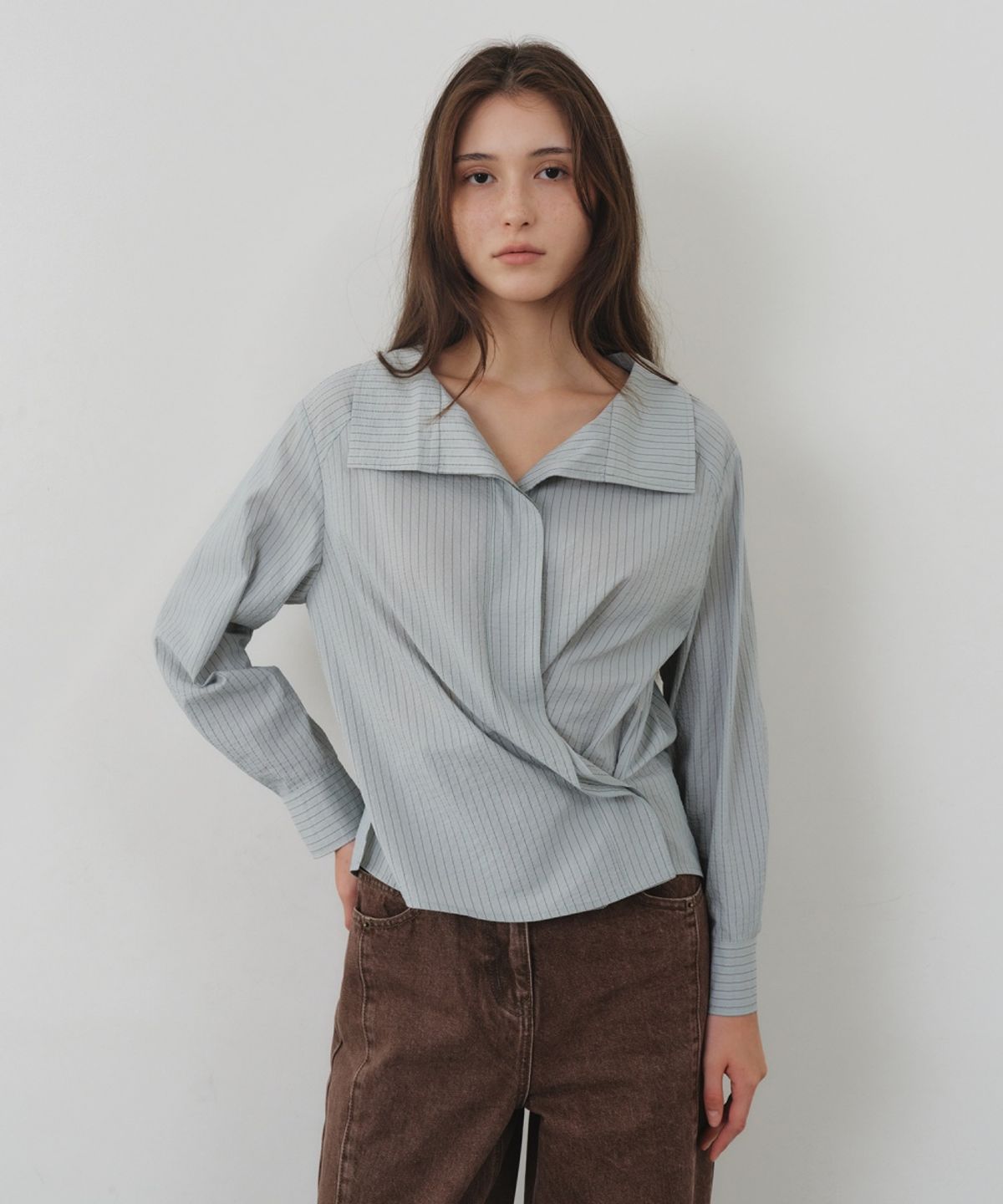 올리브 데 올리브(OLIVE DES OLIVE) 오픈카라 스트라이프 블라우스 OW6AB8030
