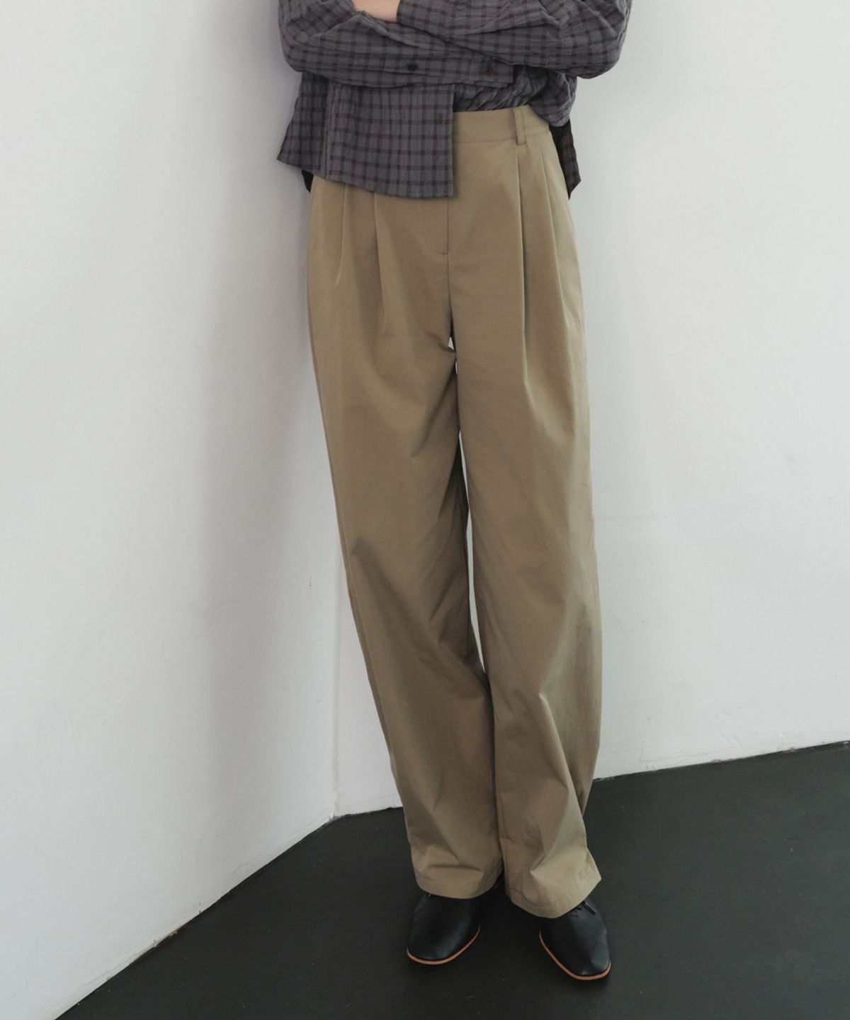 올리브 데 올리브(OLIVE DES OLIVE) 밑단비조 투턱 코튼팬츠 OW6AL8200