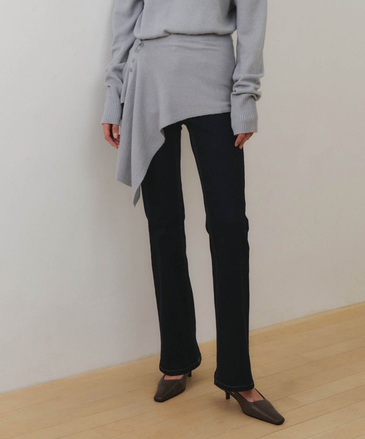 올리브 데 올리브(OLIVE DES OLIVE) 슬림 부츠컷 데님 OJ6XL8630