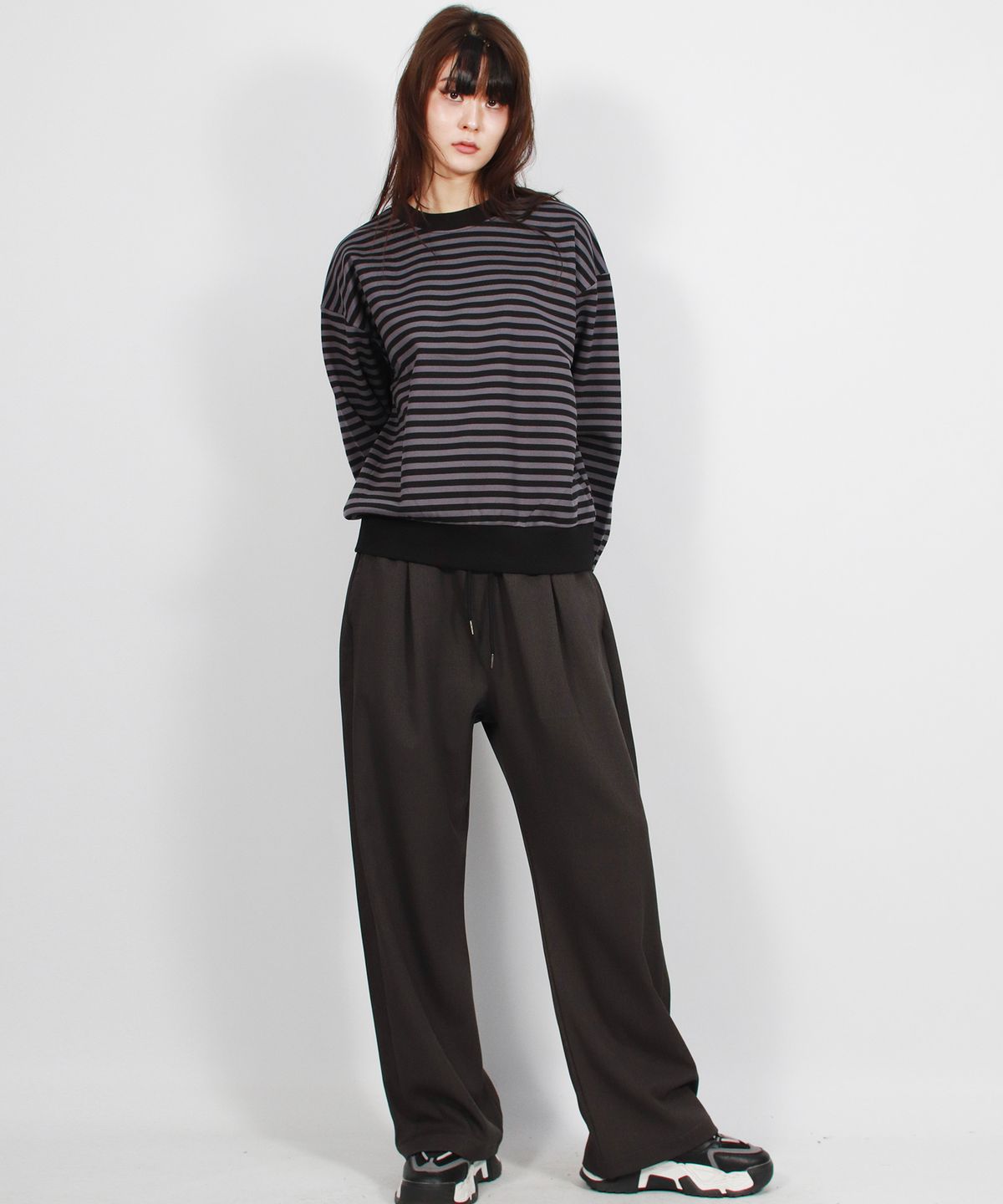 드마크(DEMARC) solid straight-fit semi-wide pants - Charcoal