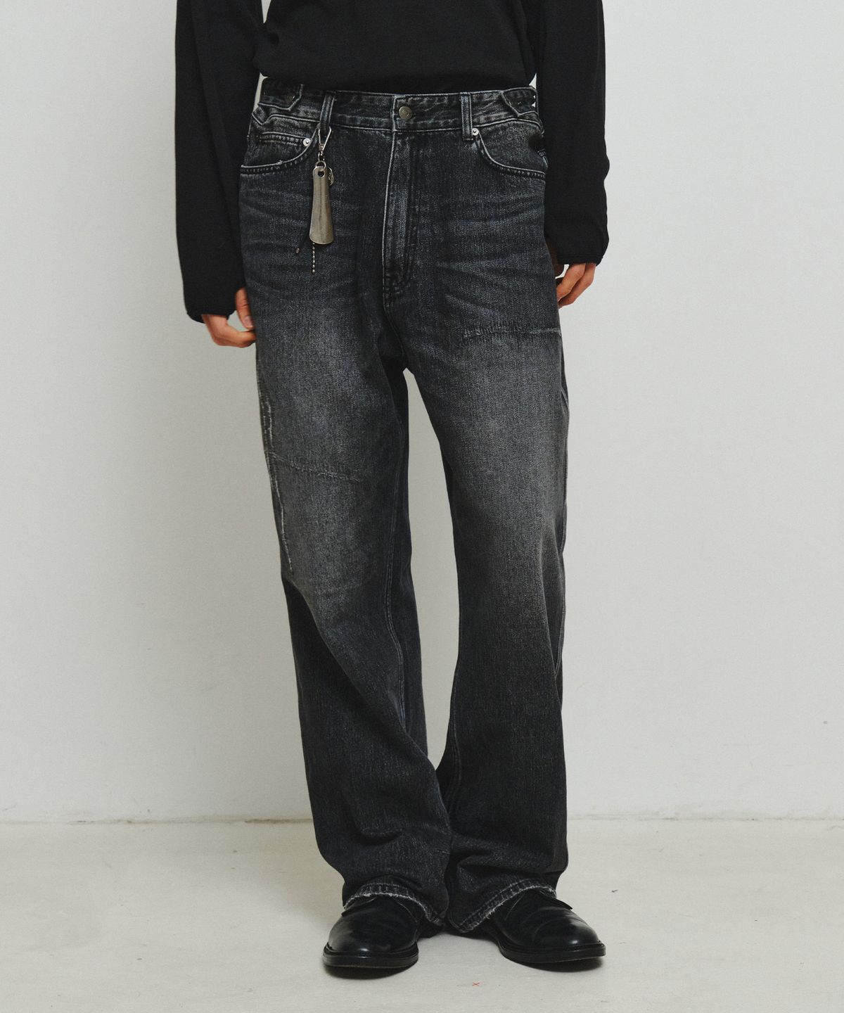 엔도어(ENDOOR) Distressed Repair Denim Pants (Black)