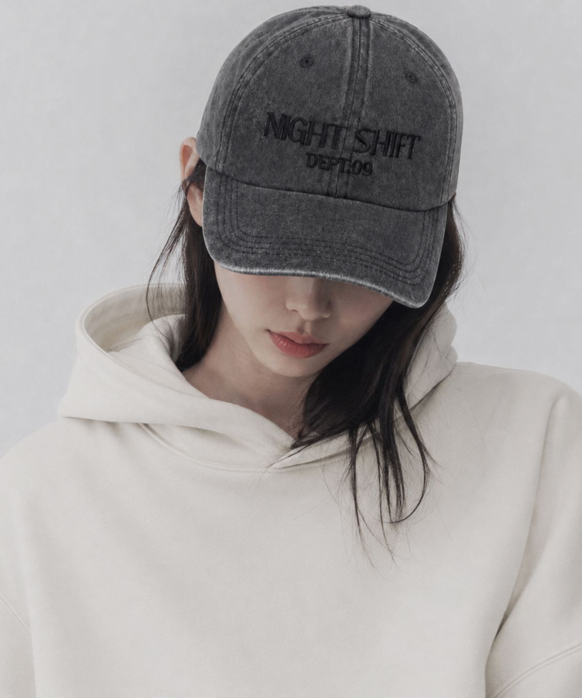 어반플레이어스(URBAN PLAYERS) 서플라이 피그먼트 볼캡 (차콜)