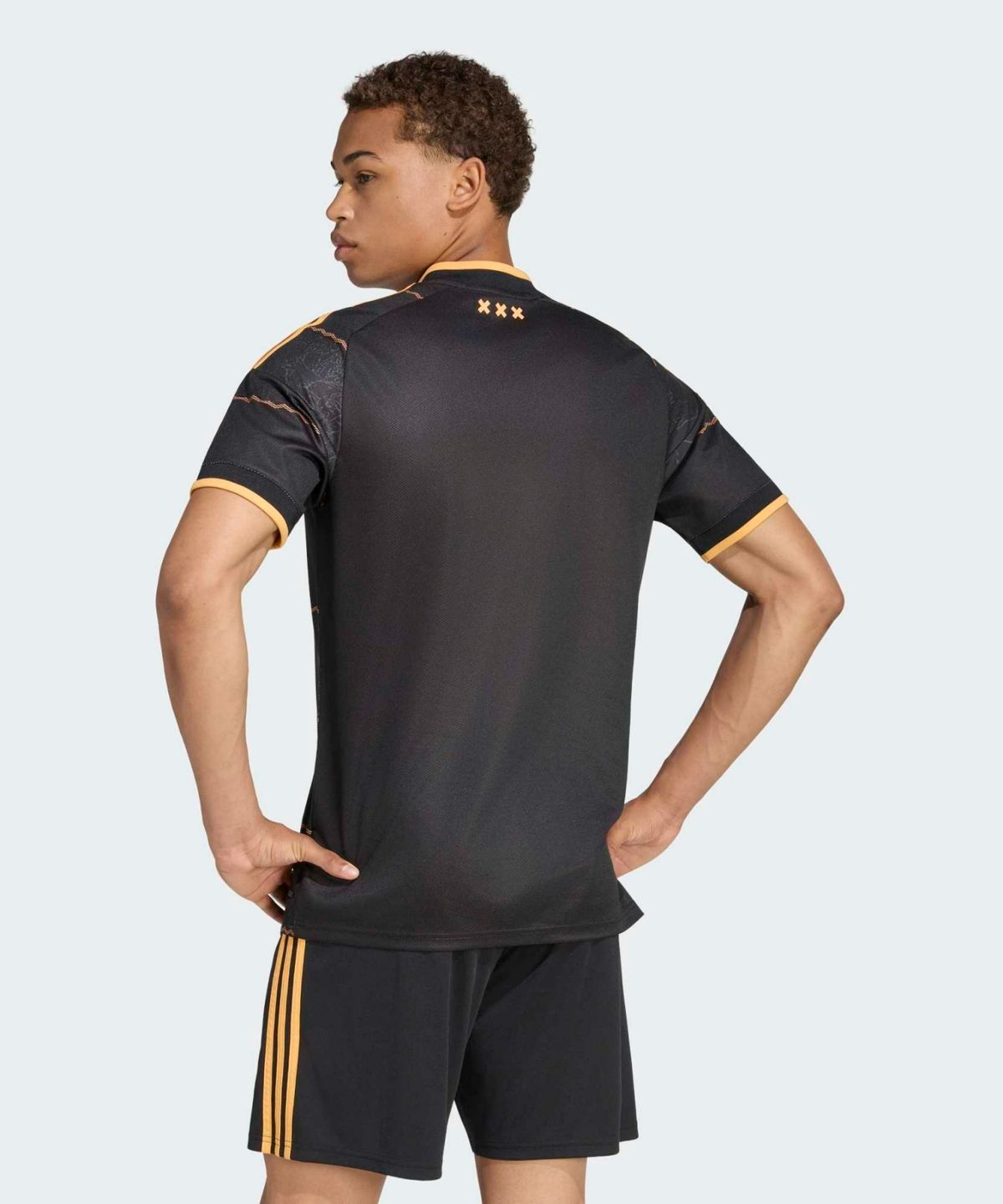 아디다스(ADIDAS) 아약스 암스테르담 26/27 어웨이 저지 - 블랙:헤이지오렌지 / JZ4693