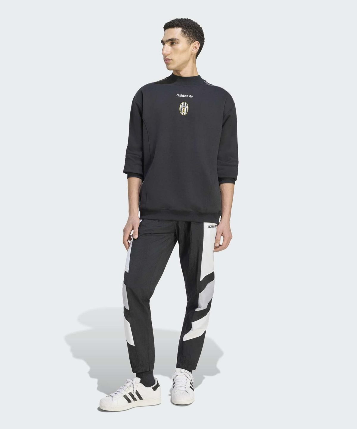아디다스(ADIDAS) 유벤투스Turin EQT 스웨트셔츠 - 블랙 / KF9827