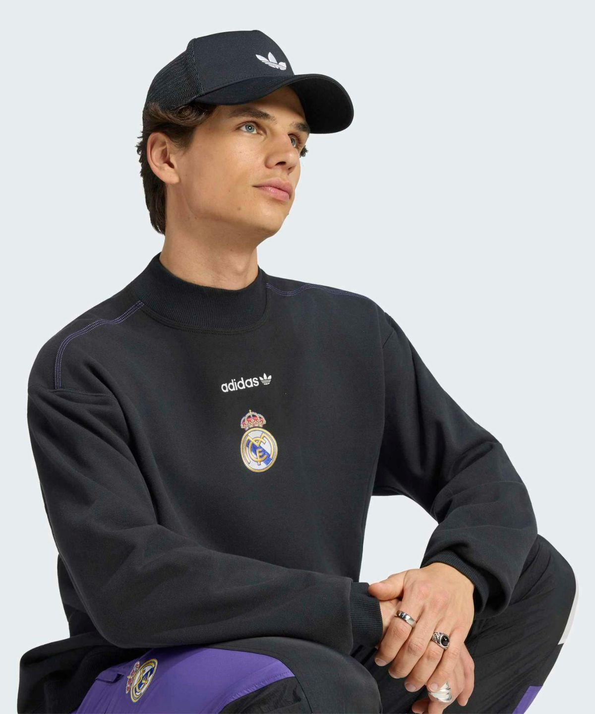 아디다스(ADIDAS) 레알 마드리드 EQT 스웨트셔츠 - 블랙 / KG5374