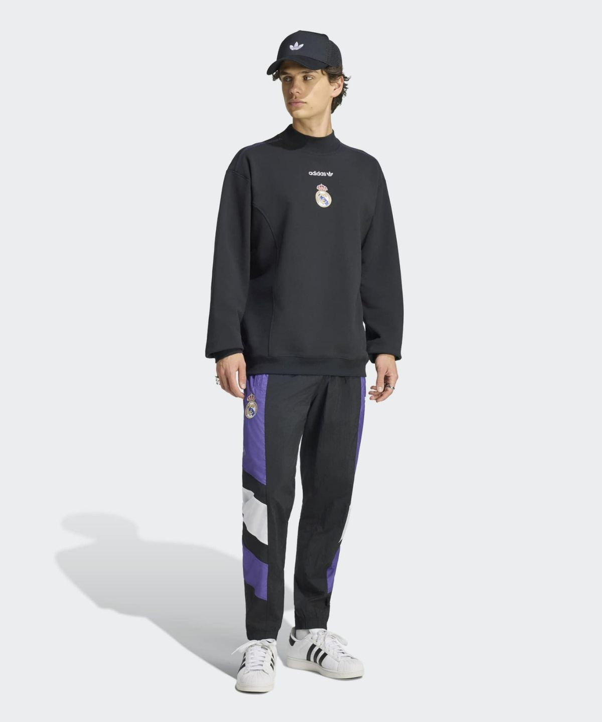 아디다스(ADIDAS) 레알 마드리드 EQT 스웨트셔츠 - 블랙 / KG5374