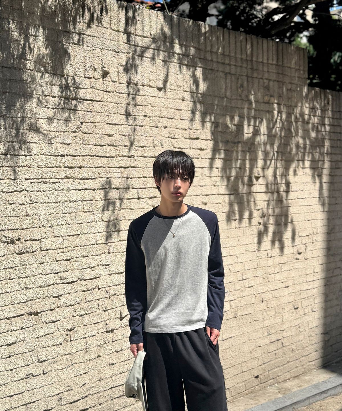시그니처(SIGNATURE) 크롭 레글런 긴팔 티셔츠[네이비]