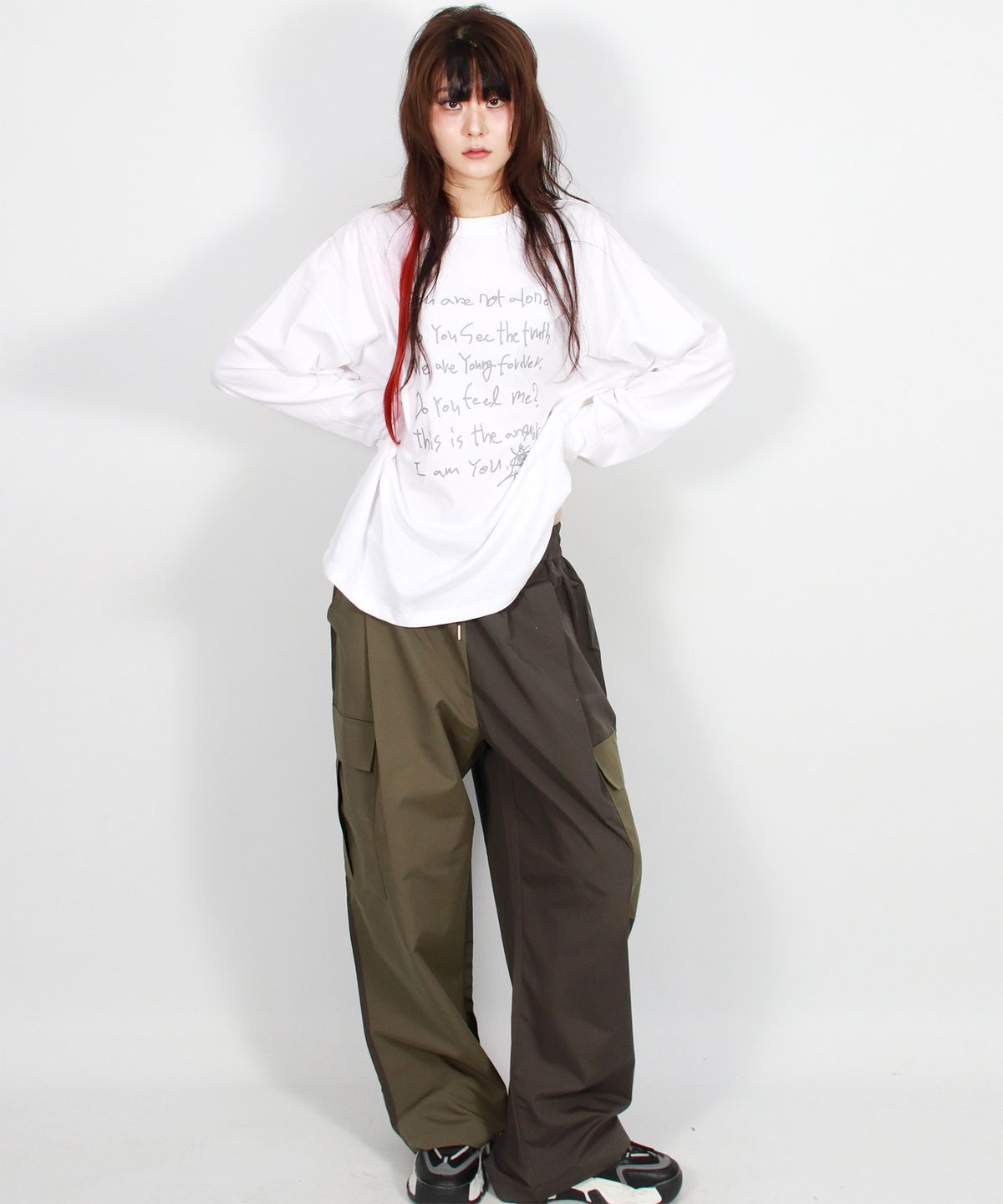 드마크(DEMARC) Asymmetrical tone on tone Cargo Wide track pants - Khaki