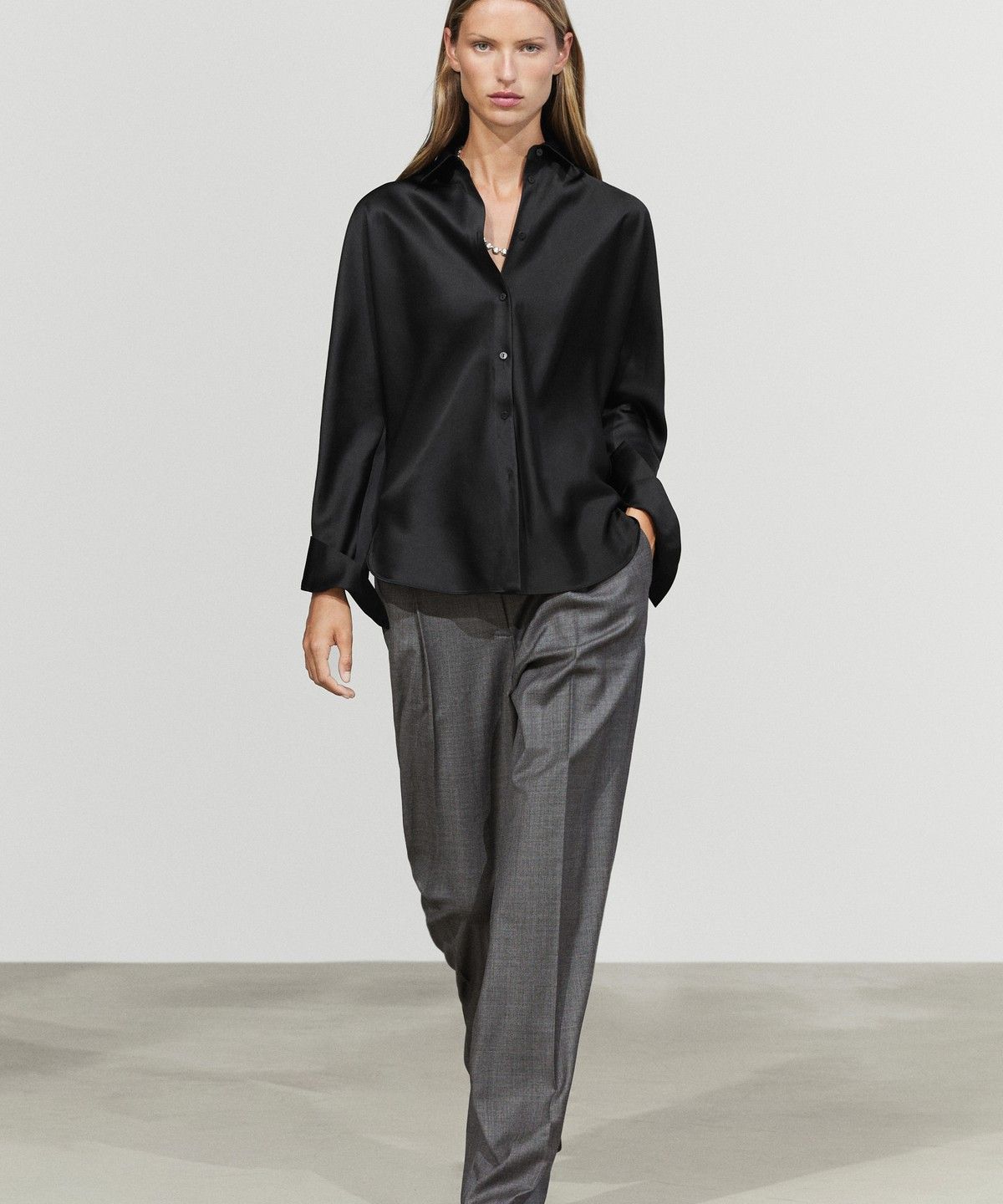 마시모두띠(MASSIMO DUTTI) 플루이드 새틴 셔츠