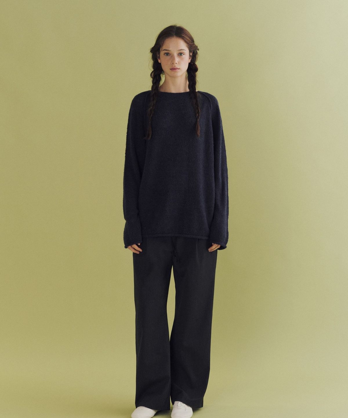 앤니즈(ANDNEEDS) Bailey boat neck sheer knit (navy)