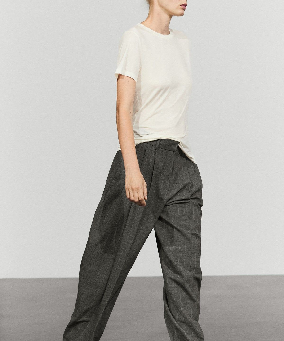 마시모두띠(MASSIMO DUTTI) 캐롯 핏 핀스트라이프 팬츠