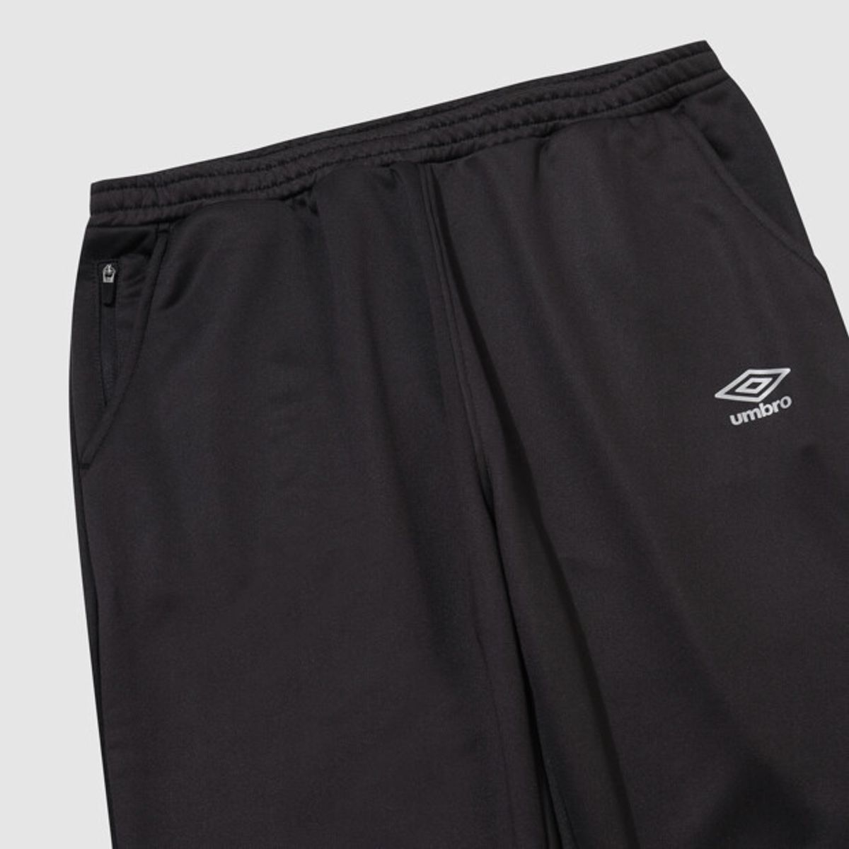 엄브로(UMBRO) PTR 풋볼 테이퍼드 니트 팬츠 블랙 UR311SFP99