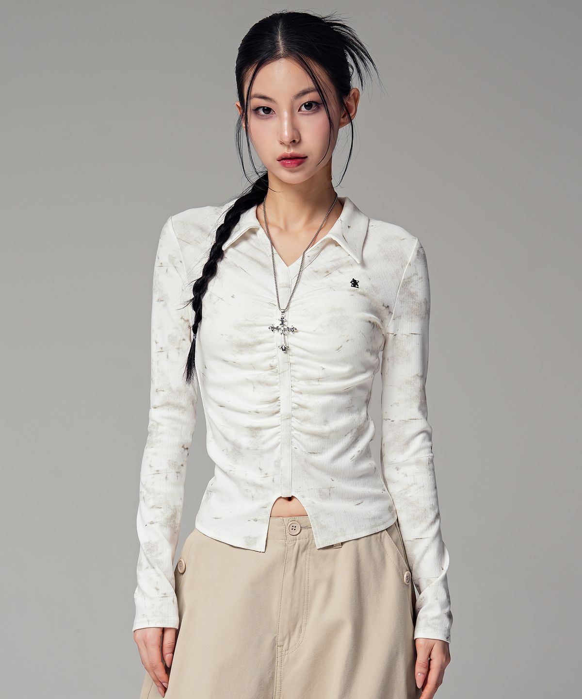 어반드레스(AVANDRESS) 마일라 포그 셔링 카라 롱 슬리브_2COL
