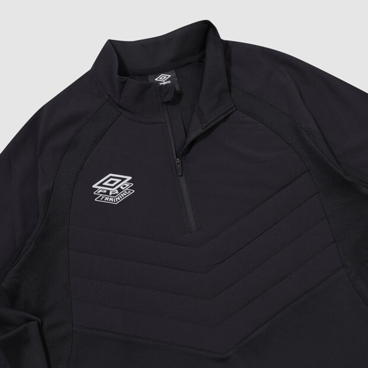 엄브로(UMBRO) PTR 니트 하이브리드 드릴탑 블랙 UR311SWT99