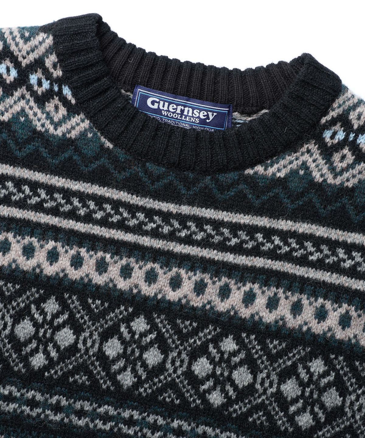 건지 울른스(Guernsey Woollens) 포트도일 페어아일 크루넥 스웨터 - 블랙