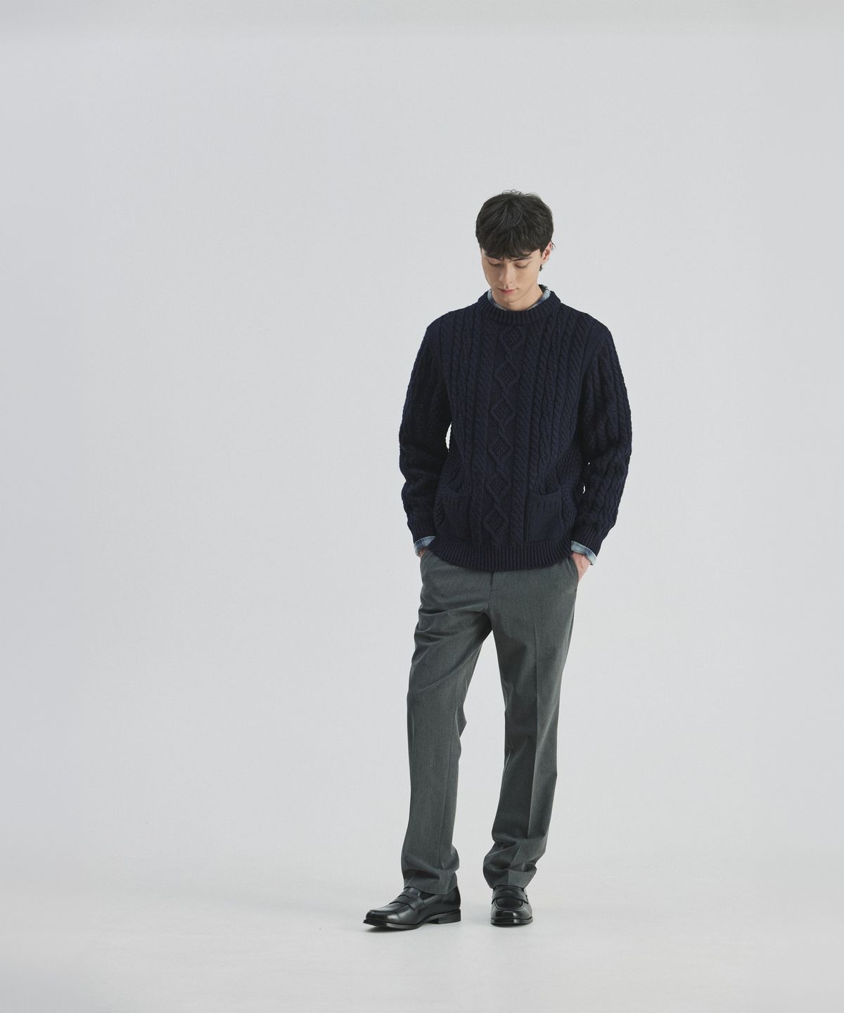 건지 울른스(Guernsey Woollens) 셔틀랜드울 아란 포켓 스웨터 - 네이비