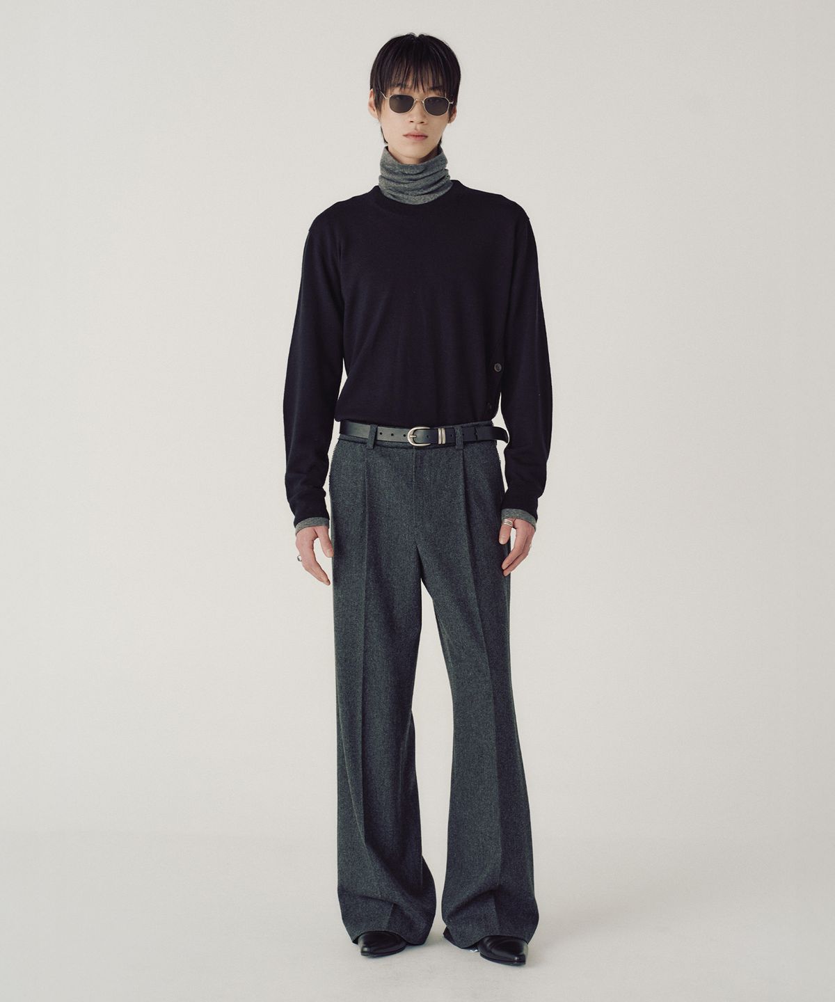 엠엠아이씨(MMIC) VANTAGE SLACKS (GRAY)
