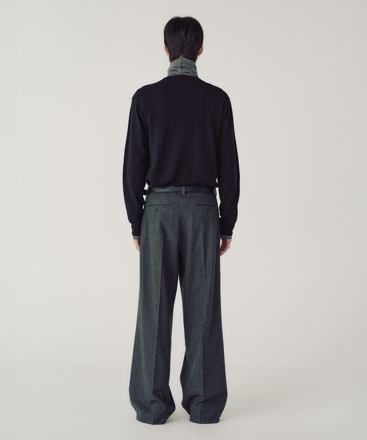 엠엠아이씨(MMIC) VANTAGE SLACKS (GRAY)